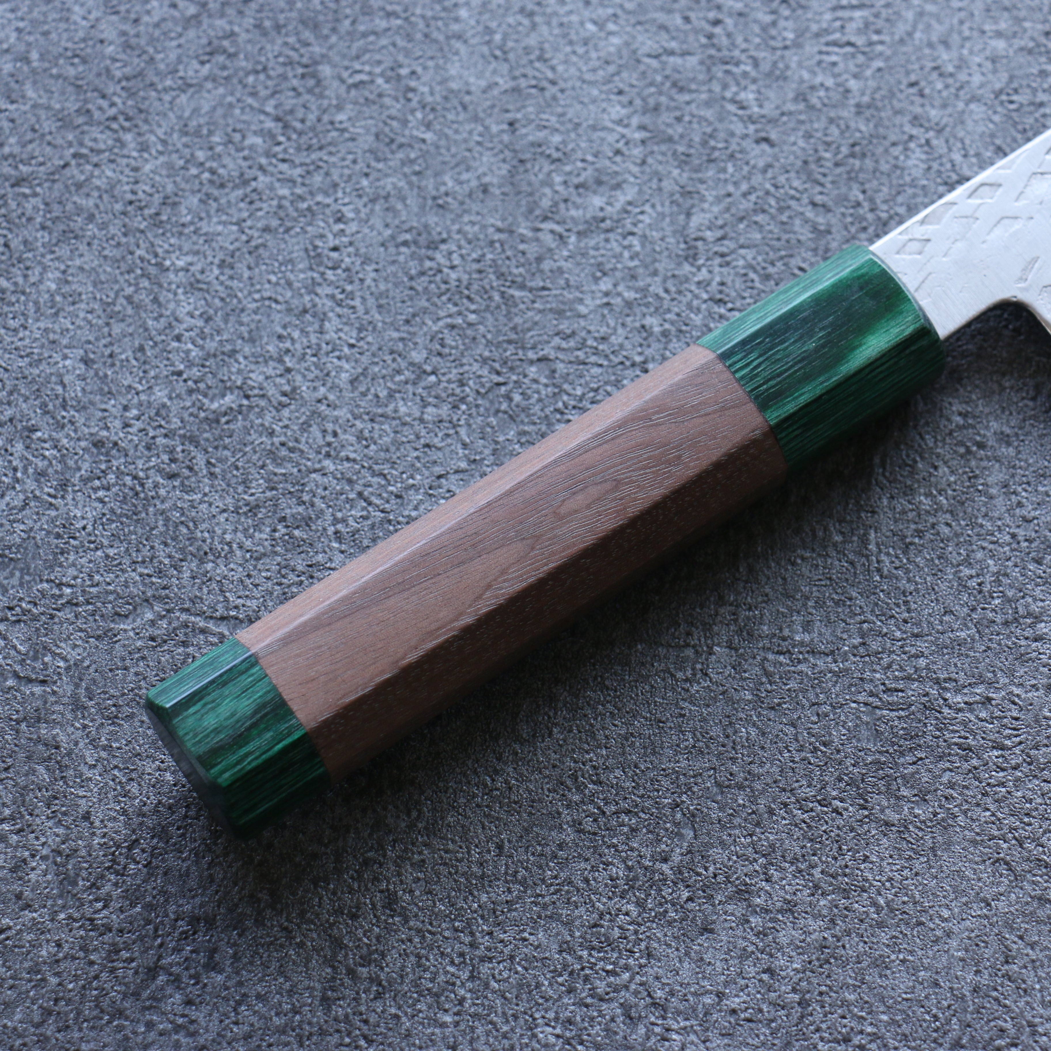 Seisuke Silver Steel No.3 Hammered Gyuto 210mm Japanese Chef Knife with Walnut & Double Green Pakka Wood Handle - Professional Kitchen Tool for Slicing, Dicing & Meat Cutting