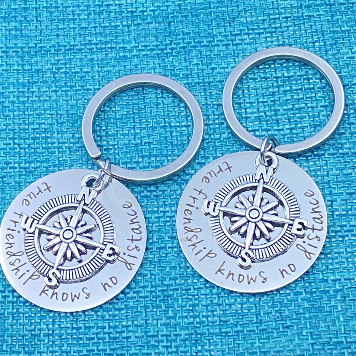 Best Friend Keychain Gift - Long Distance Friendship Keyring for Women, Men & Teens - True Friendship Knows No Distance - BFF Moving Away, Christmas, Wedding & Birthday Jewelry Gift - Perfect for Besties, Couples & Long-Distance Relationships