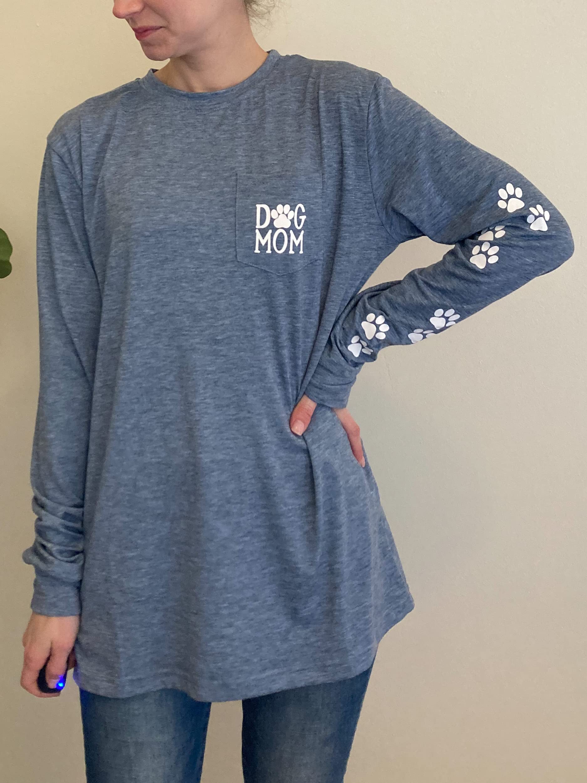 Dog Mom Pullover Sweatshirt - Women's Cute Dog Lover Graphic Tee with Paw Print Design & Patch Pocket, Long Sleeve Casual Shirt - Perfect for Dog Walks, Pet Lover Gifts & Cozy Outfits