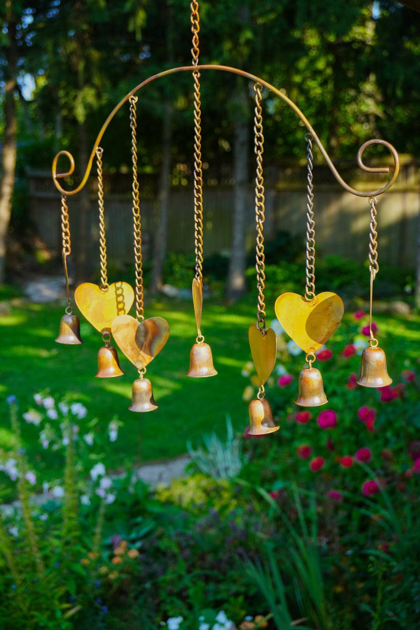 Hearts Wind Chime - Elegant Outdoor Garden Decor with Melodic Tones for Patio, Porch, and Backyard Relaxation