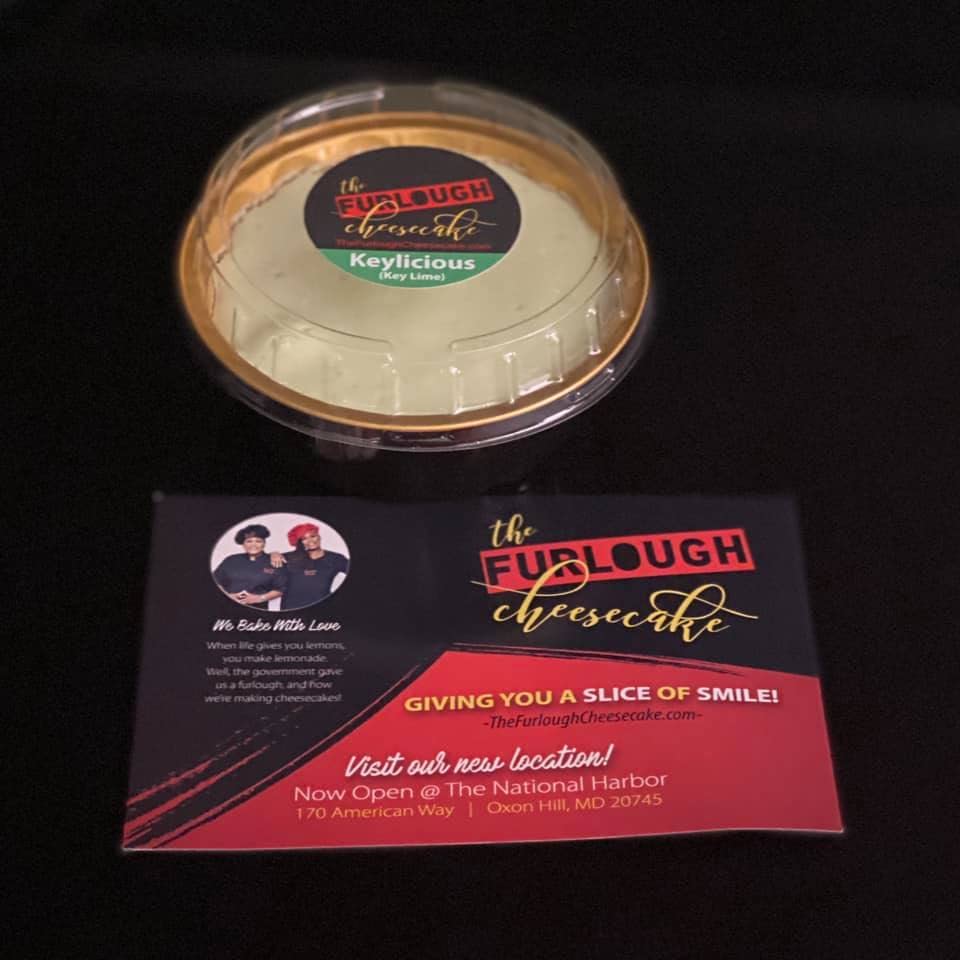 KitchenDance 8oz Disposable Aluminum Foil Dessert Cups with Lids - Round Baking Tart Pans for Cakes, Pies & Pastries - 1000-Pack Black & Gold Ramekins - Ideal for Baking, Food Storage & Party Catering