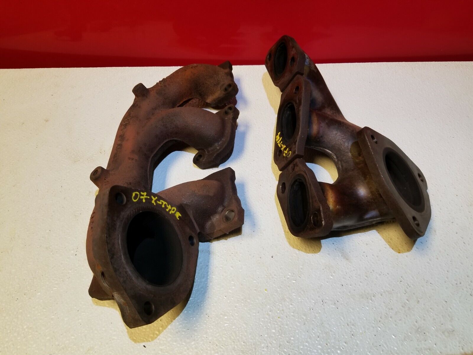 2005-2008 Jaguar X-Type 3.0L Exhaust Manifold Left & Right Pair OEM Replacement - Perfect for Performance Upgrade & Engine Repair | Fits Models with 86k Miles