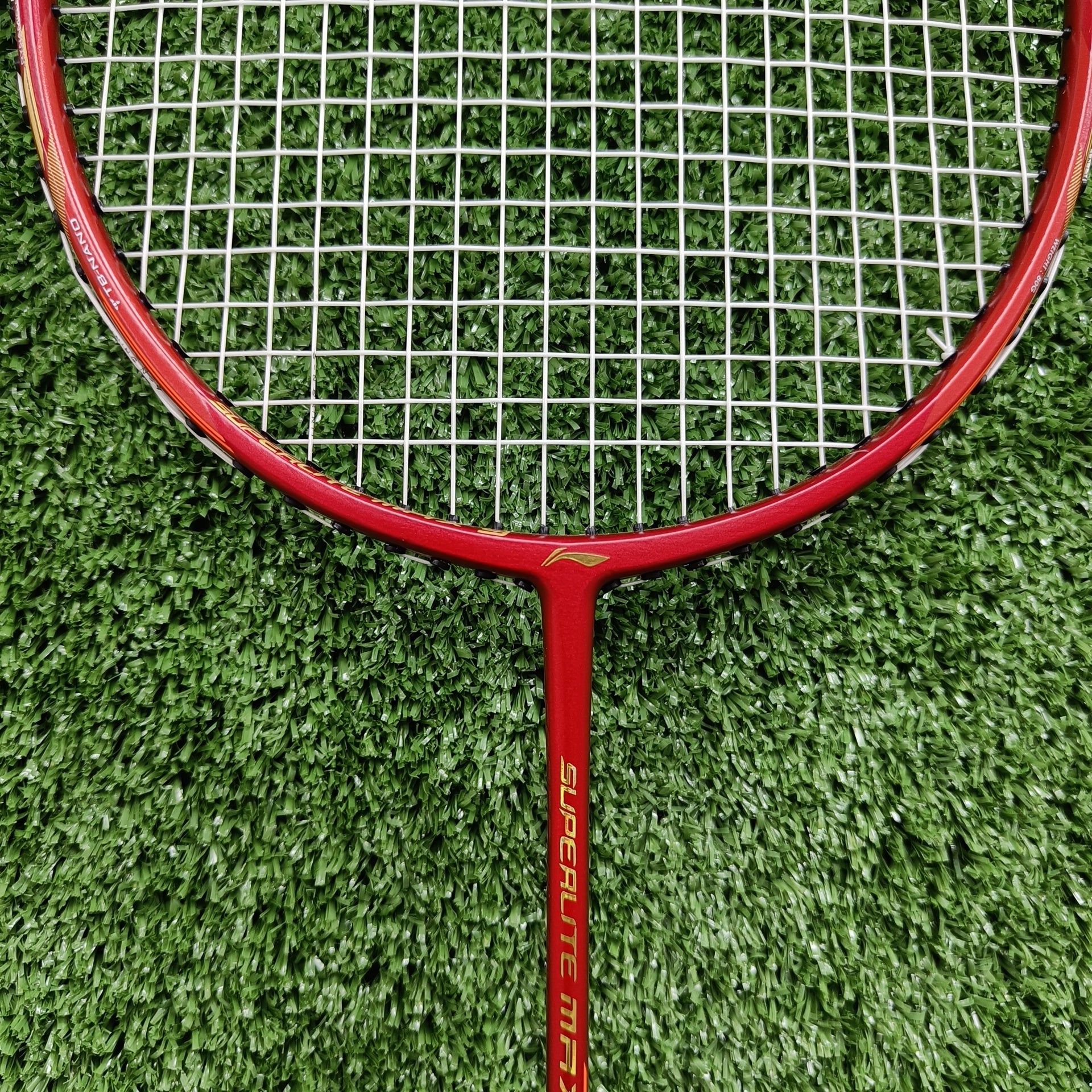 Li Ning G Force Superlite Max 9 Badminton Racket - Prestrung with Carbon Fiber Shaft (Red) | Lightweight & Durable for Professional Players | Perfect for Tournaments & Training Sessions | Made in China