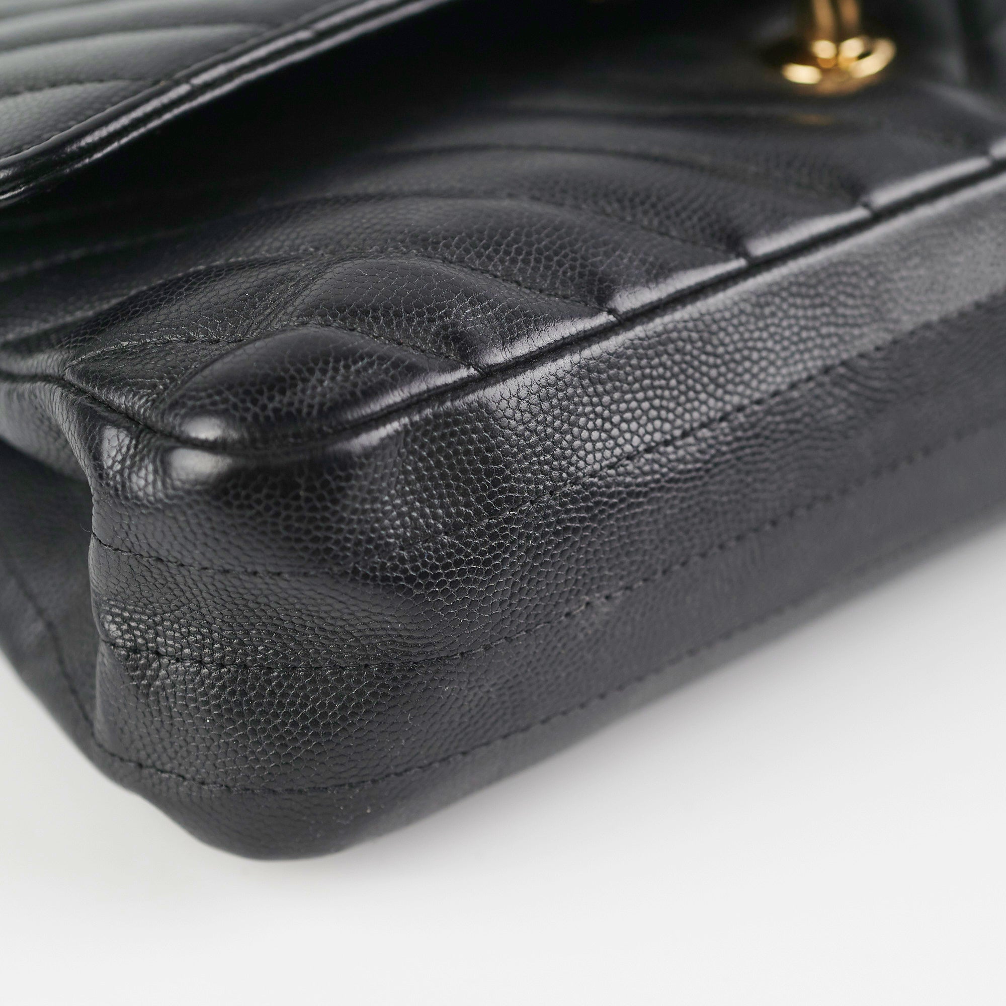 Chanel Chevron Classic Flap Bag Medium/Large Black Leather Handbag for Women - Perfect for Work, Evening Events & Luxury Fashion Accessories
