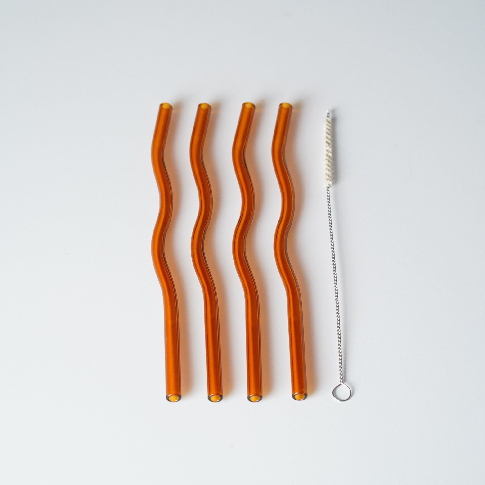 DESIGNSTUFF Curve Glass Straw Set of 4 - Reusable Cinnamon-Colored Drinking Straws for Smoothies, Iced Coffee & Cocktails - Eco-Friendly & Dishwasher Safe