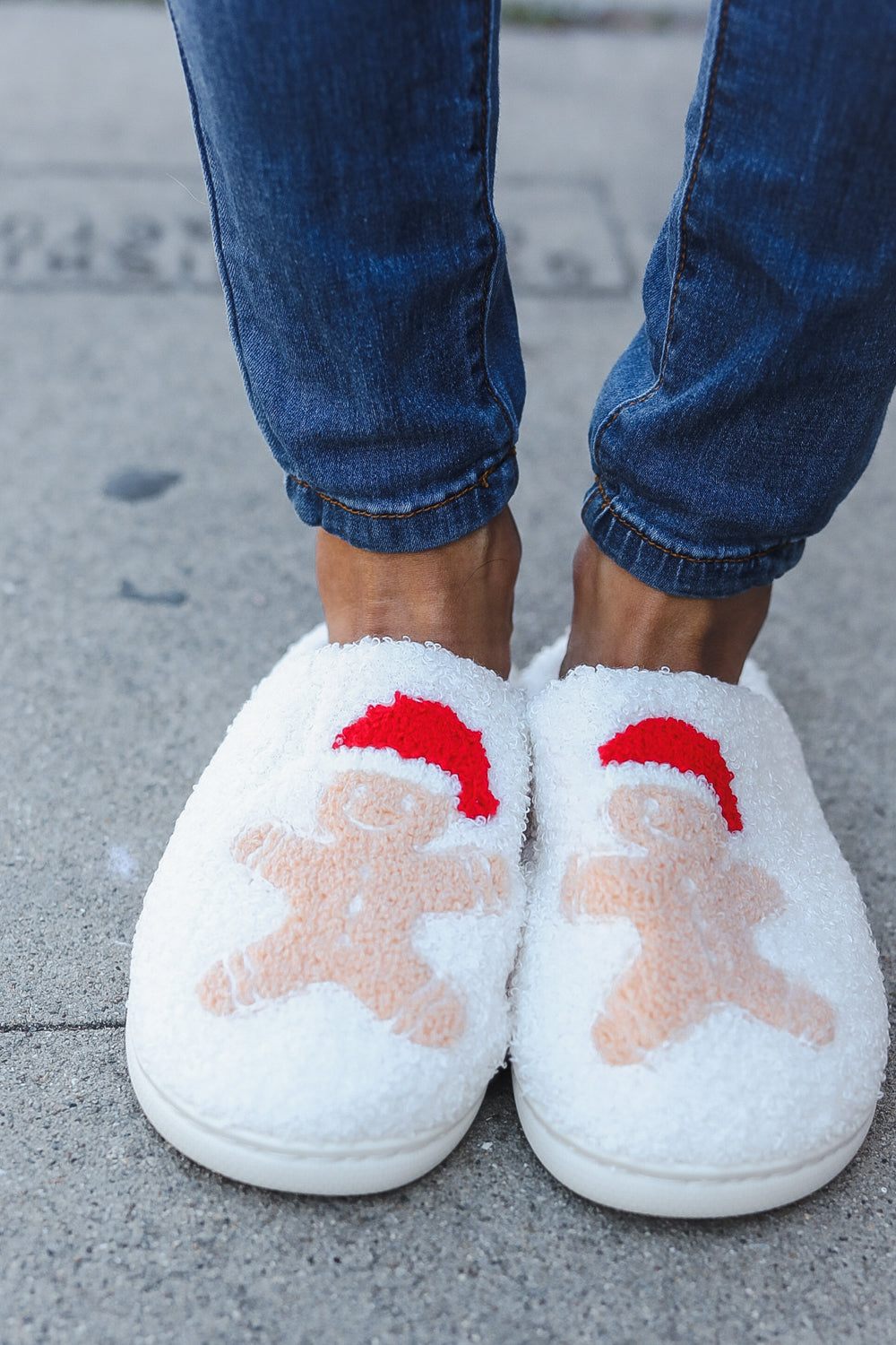 Cozy Holiday Gingerbread Man Print Fleece Slippers - Warm Christmas House Shoes for Women & Men - Perfect for Winter Indoor Comfort & Gift Giving