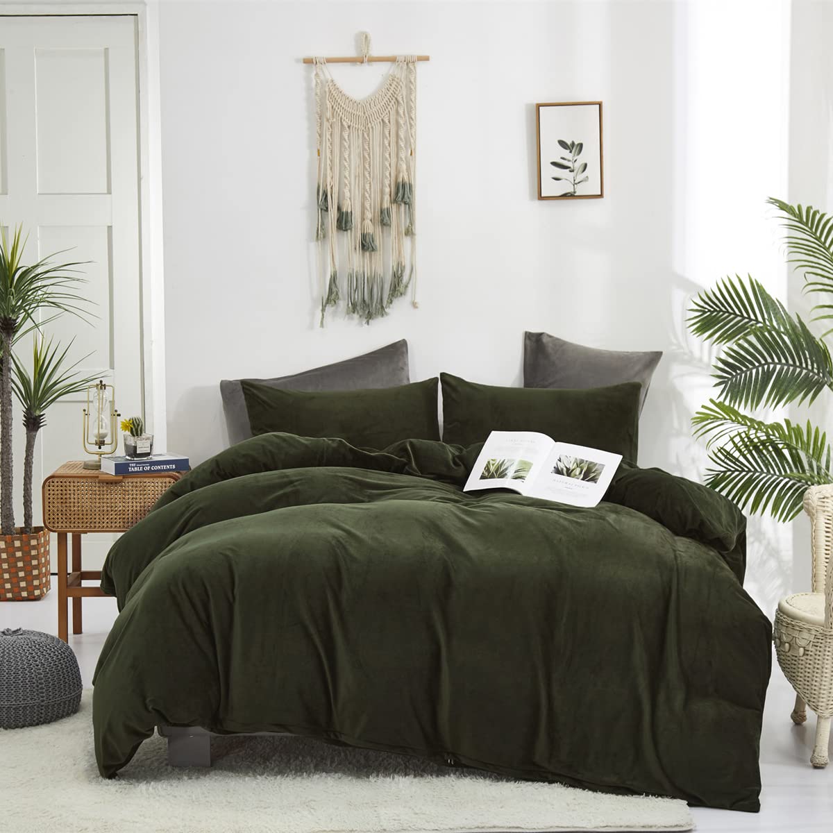 **Wellboo Army Green Comforter Set - Twin Size, Fluffy Dark Green Bedding for Women & Men | Solid Olive Green Velvet Quilt, Soft Cozy Flannel Blanket | Perfect for Winter, Guest Rooms & Cozy Nights**