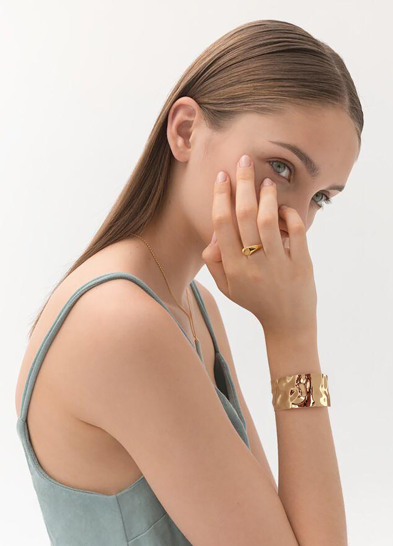 WOWORAMA Hammered Chunky Cuff Bracelets for Women - Vintage Boho Wide Bangle Bracelet in Gold & Silver - Irregular Statement Arm Cuff Jewelry for Casual Wear, Parties & Festival Outfits