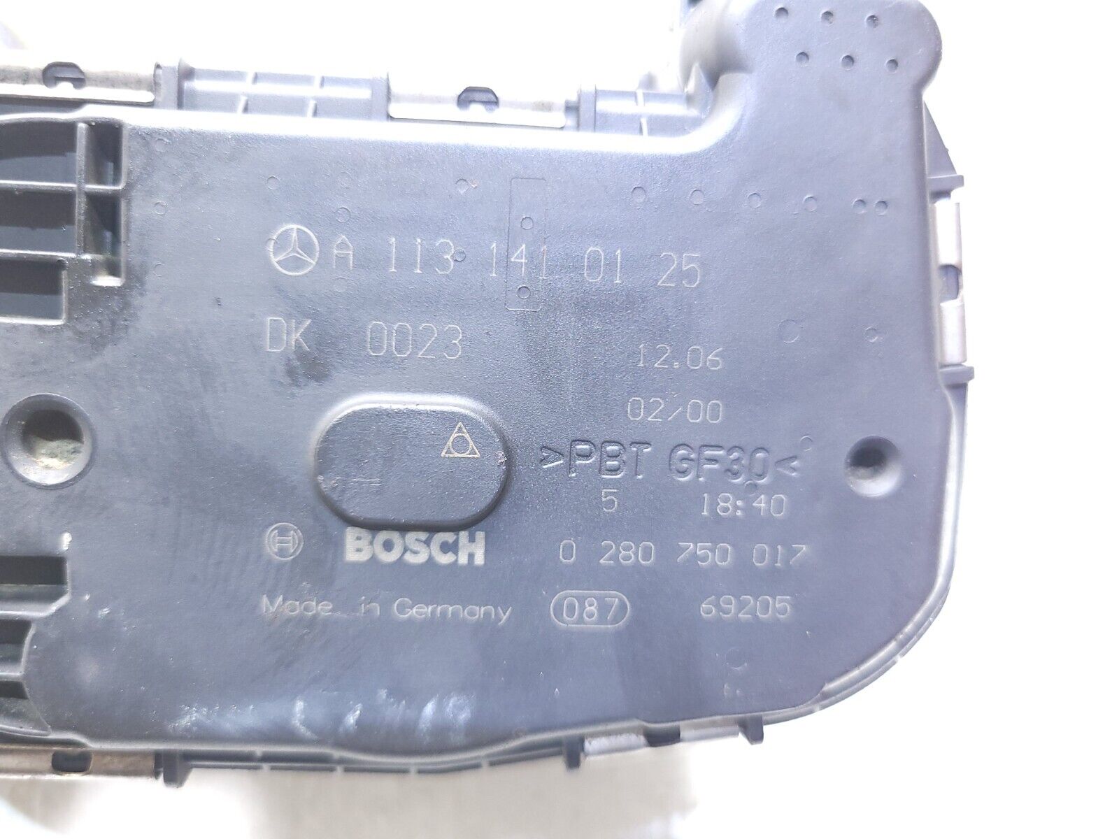 2006-2011 Mercedes ML500 Throttle Body A1131410125 OEM Replacement Part - Compatible with W164 Models for Improved Engine Performance
