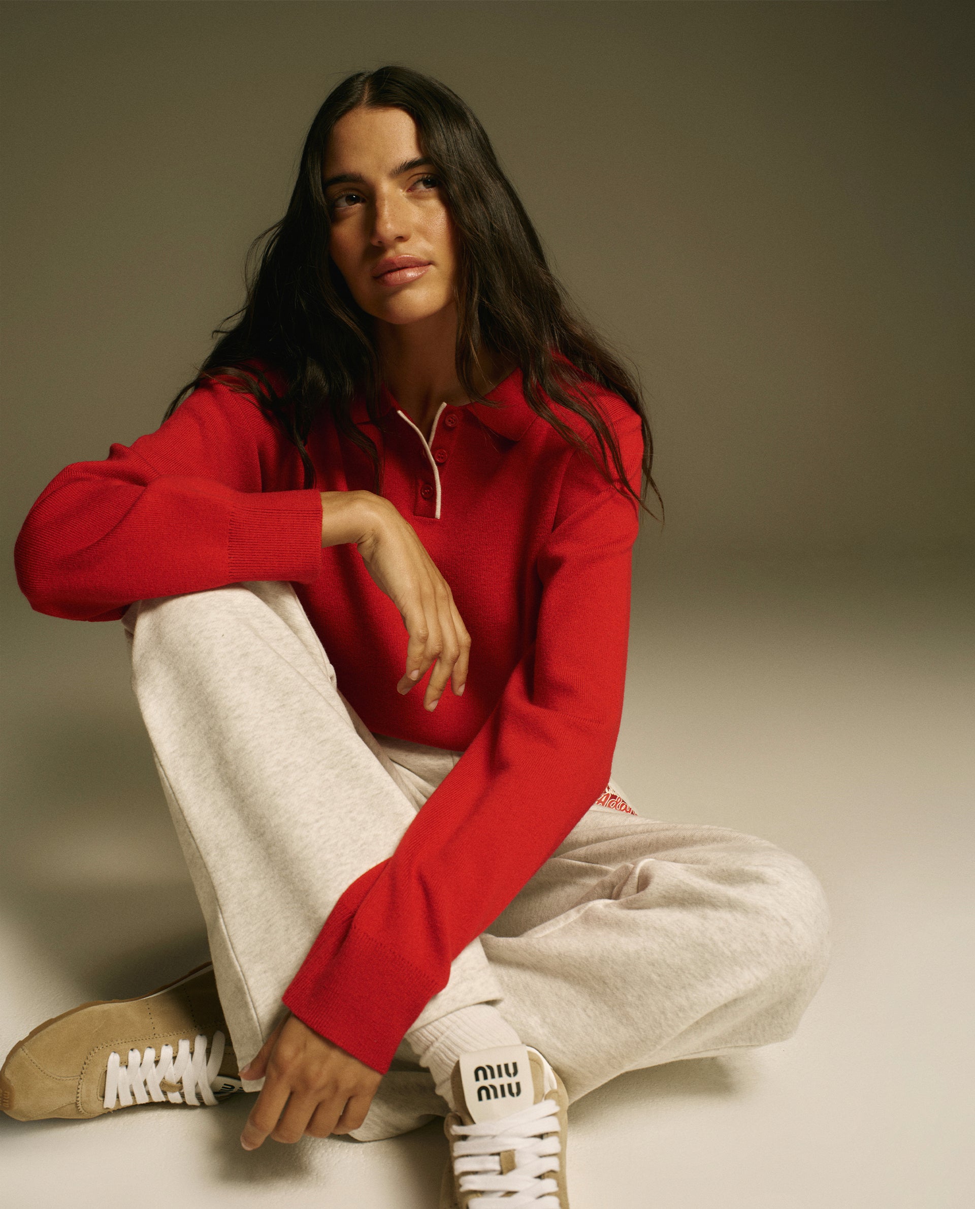 Classic Red Button-Up Collar Knit Crop Sweatshirt for Women - Trendy Fall Layering Piece for Casual Outfits and Streetwear Fashion