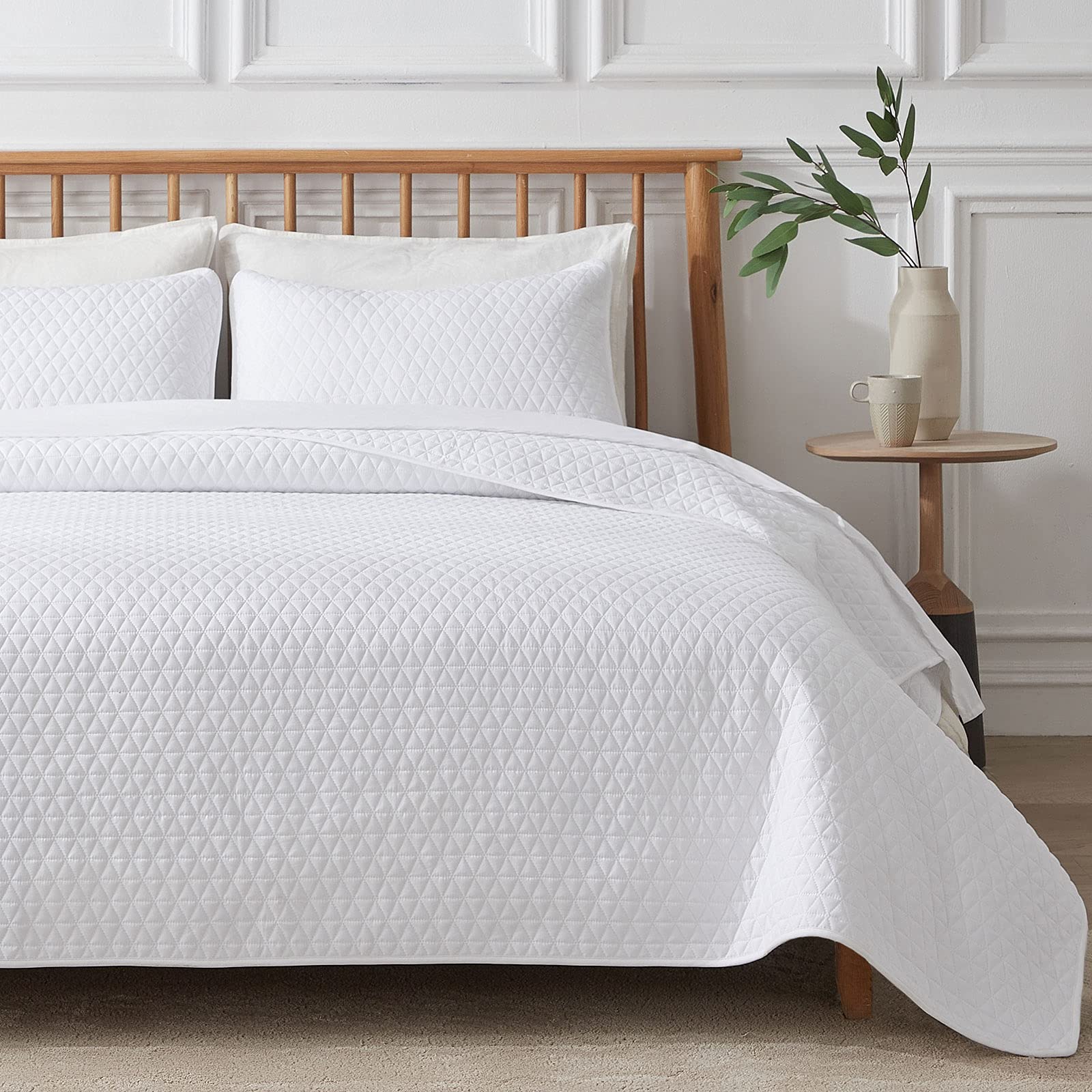 VEEYOO White King Size Quilt Set - Ultra Soft Lightweight Microfiber Bedspread, Wrinkle Resistant All Season Comforter for Bedroom, Guest Room & Hotel Use