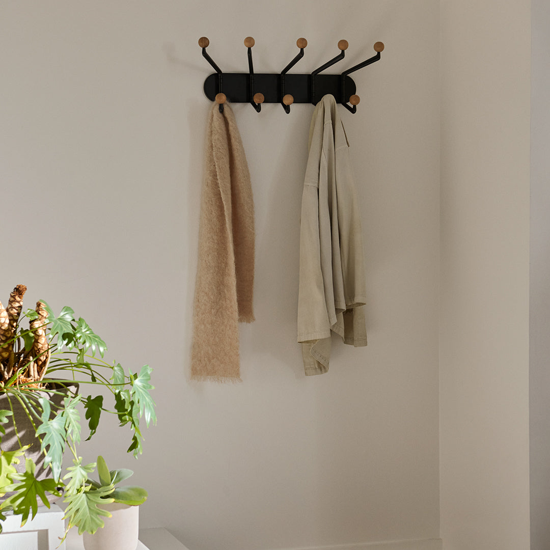 Capture SC76 Hanger - Heavy Duty Clothes Hanger for Jackets, Coats & Suits - Durable Plastic Garment Hanger with Non-Slip Shoulder Pads - Perfect for Closet Organization, Retail Stores & Dry Cleaning Businesses