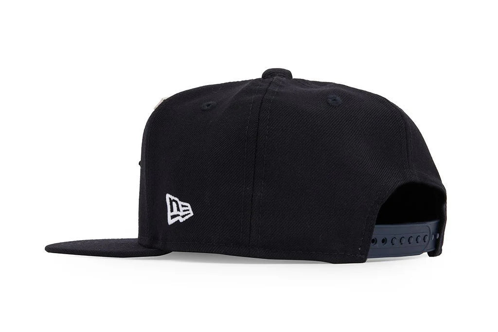 Classic Paper Planes Snapback Hat - Navy Blue Adjustable Baseball Cap for Men & Women | Perfect for Streetwear, Casual Outfits & Sports Events