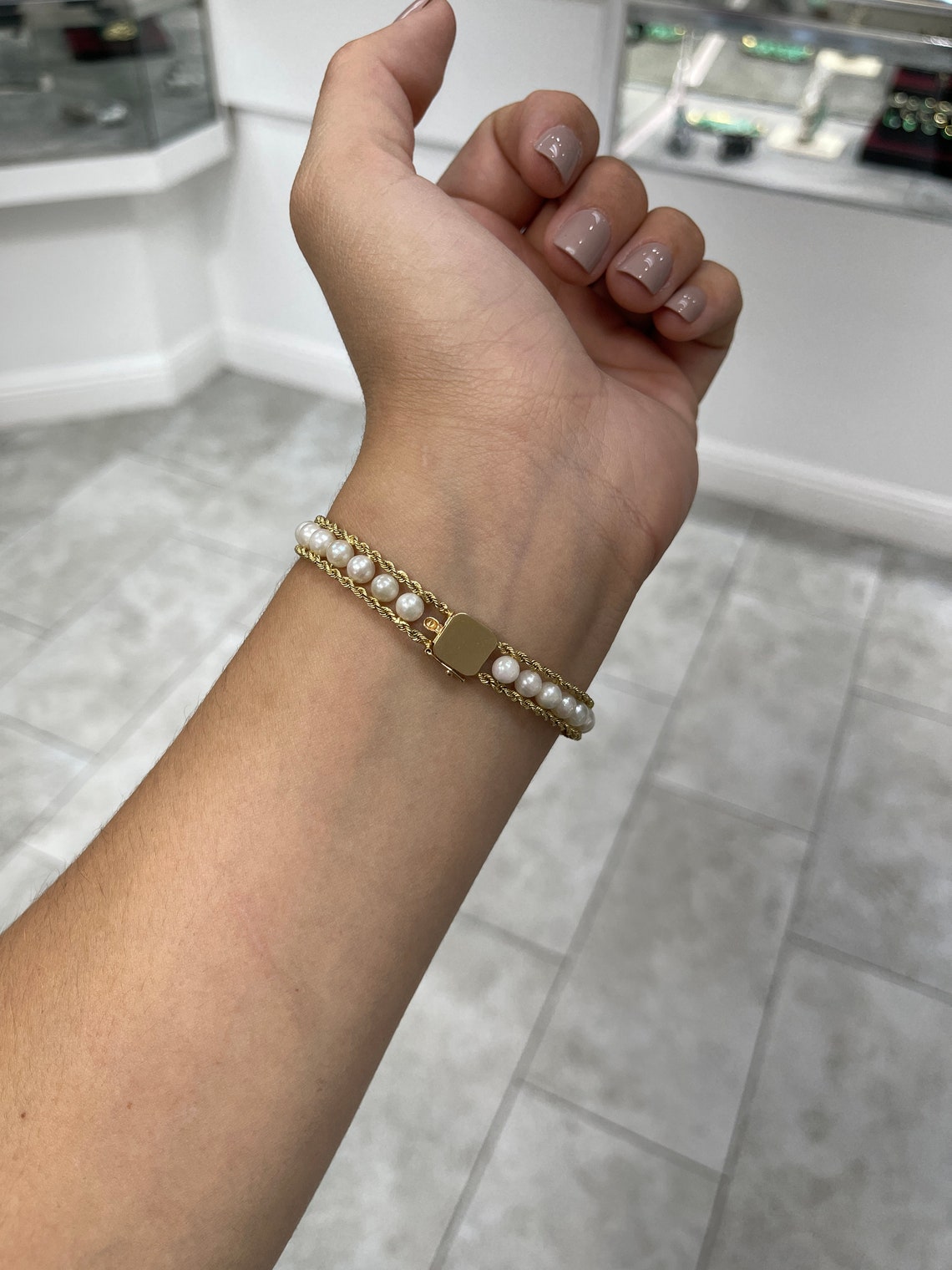 14K Yellow Gold Freshwater Pearl Bracelet for Women - Natural Elegant Jewelry Gift for Birthday, Anniversary & Special Occasions