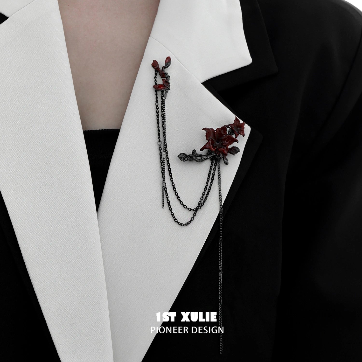 Bloody Datura Chain Suit Brooches™ - Gothic Jewelry for Women, Vintage Style Pin Badges - Perfect for Gothic Fashion, Cosplay, and Alternative Outfits