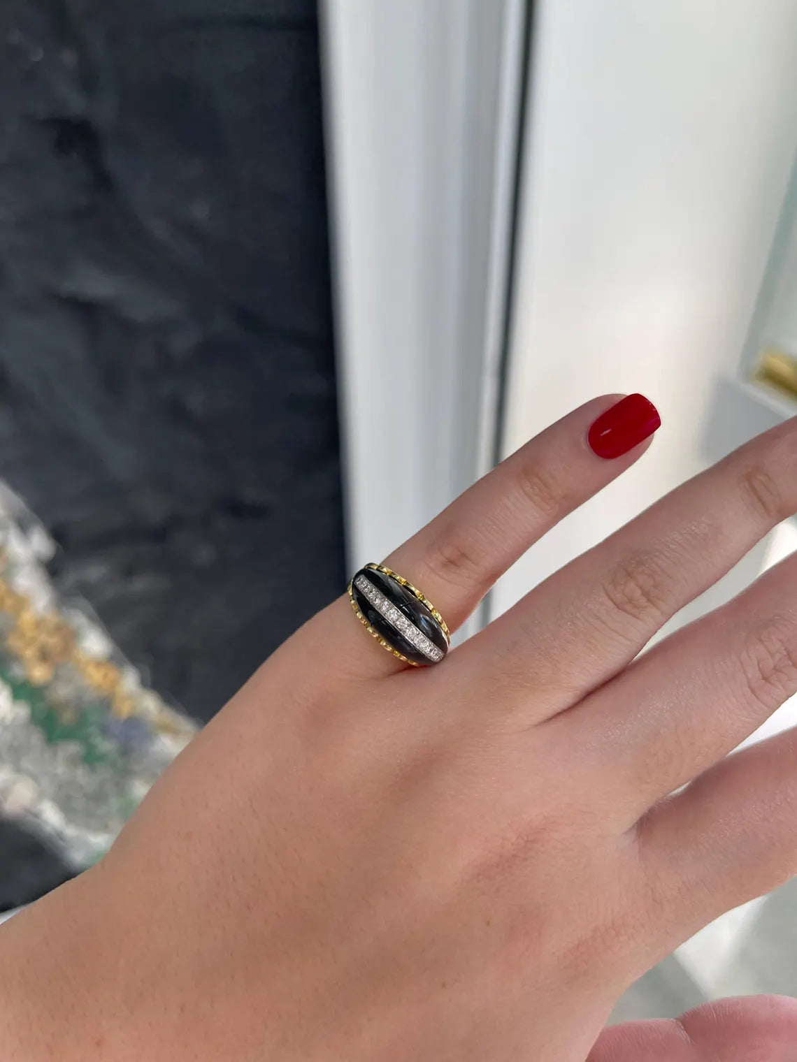 0.00ct Natural Black Onyx Statement Ring with Pave Diamond Accents - Elegant Jewelry for Evening Parties, Weddings & Special Occasions