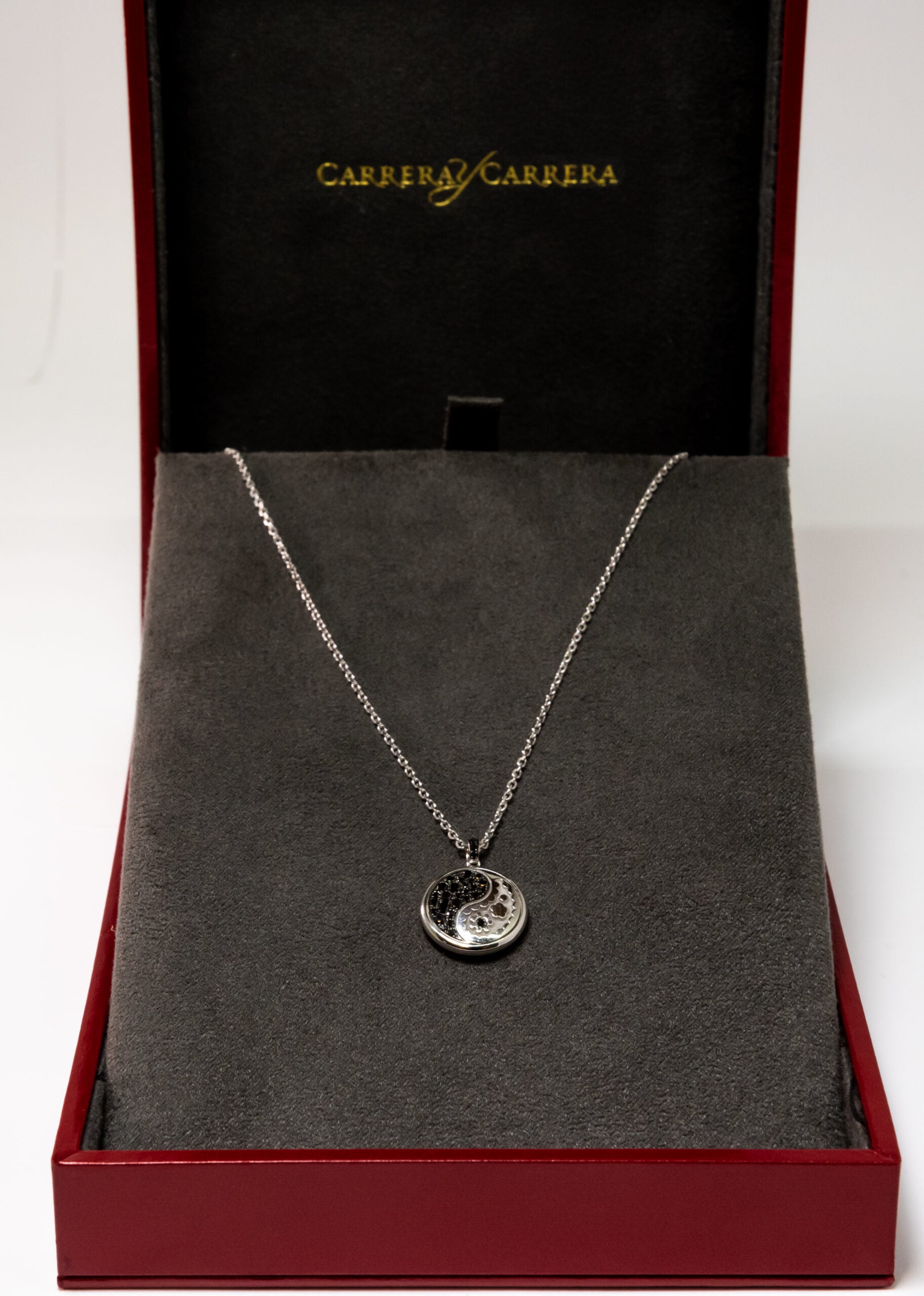 Carrera Y Carrera Aqua Reversible 18K White Gold Diamond Pendant Necklace for Women | Elegant Jewelry Gift for Anniversary, Birthday & Special Occasions