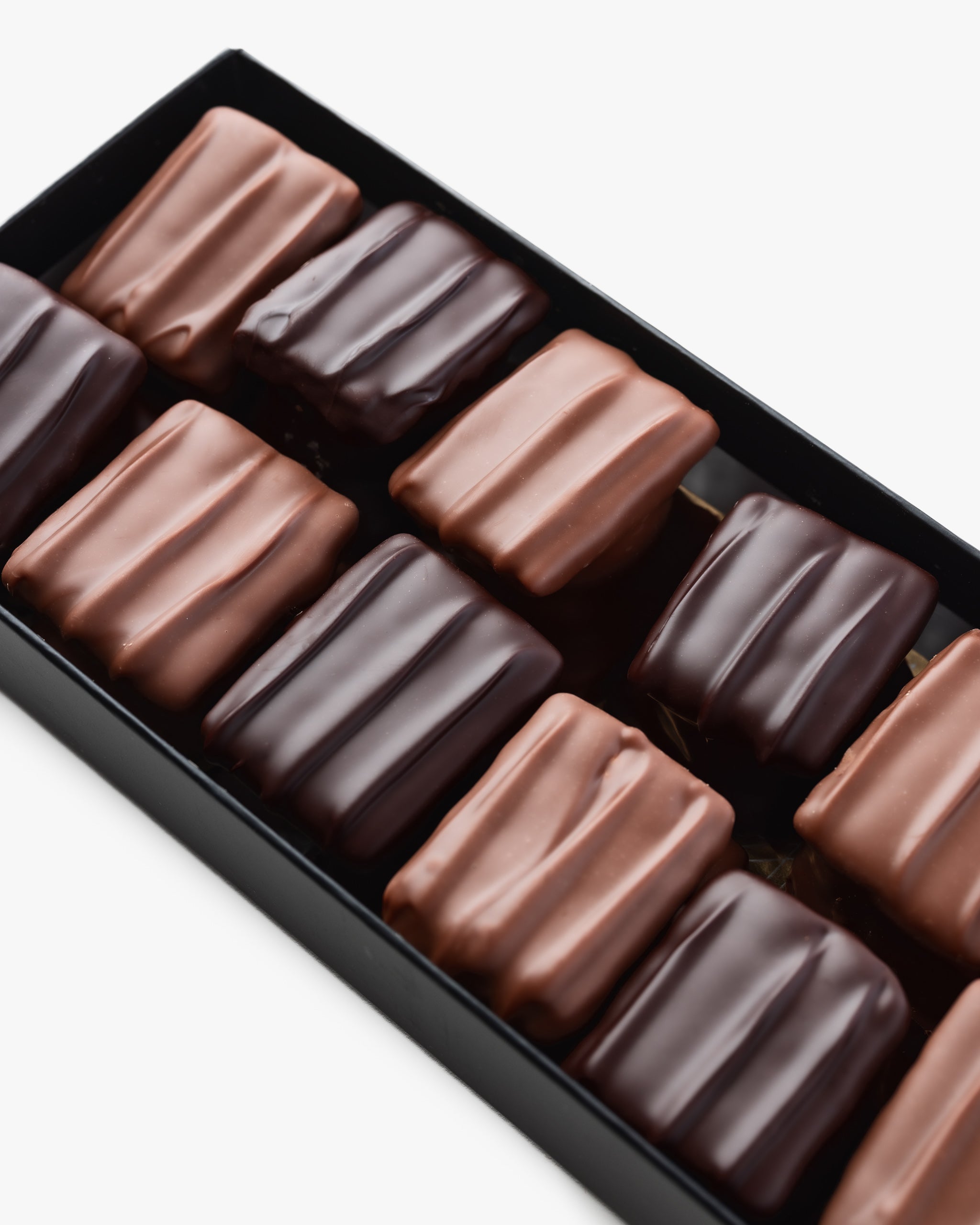 Premium Chocolate S'Mores Gift Box - Delicious Graham Crackers, Marshmallows & Chocolate - Perfect for Camping, Gifts & Holiday Treats