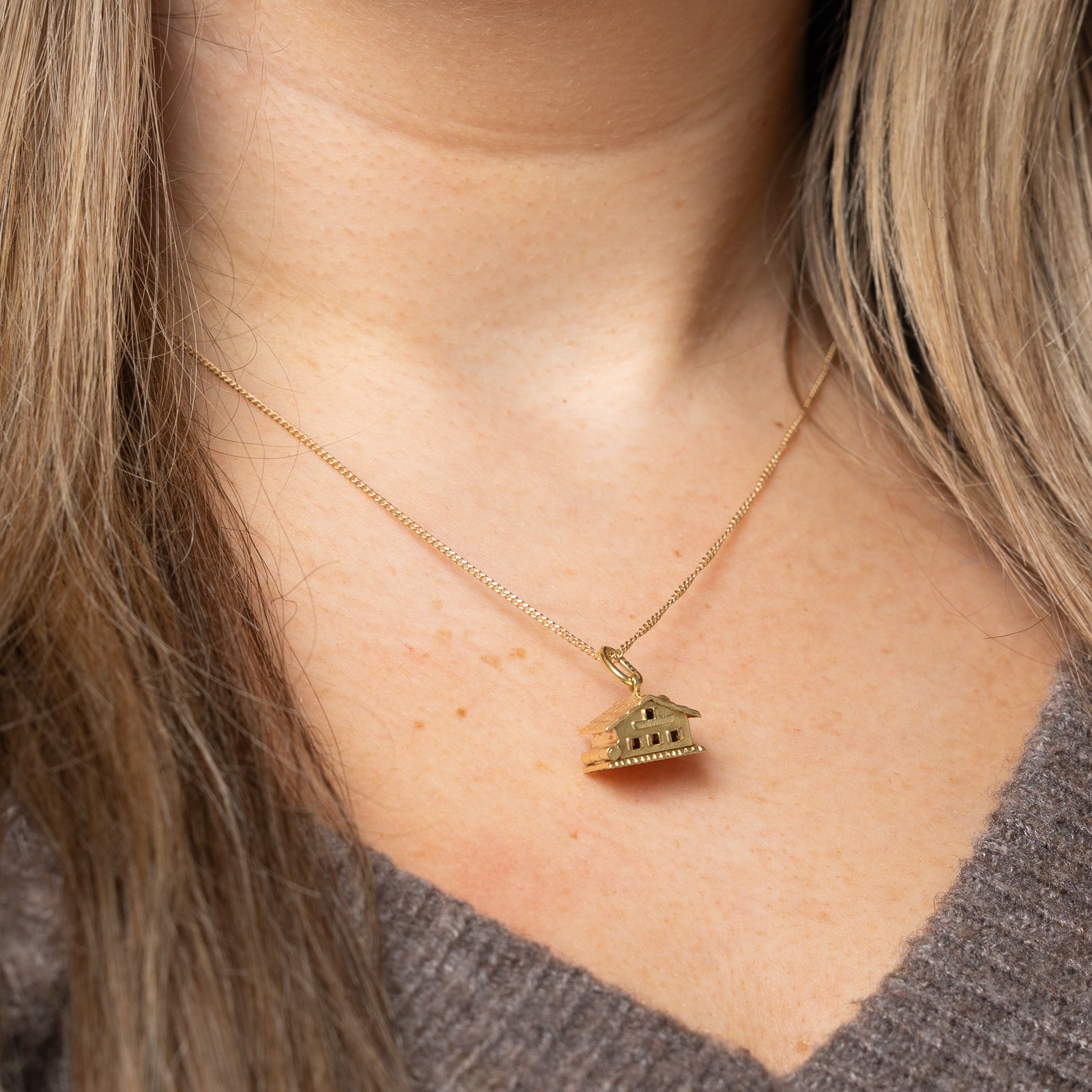 14K Yellow Gold House Charm Pendant - Elegant & Dainty Jewelry for Women - Perfect Gift for Housewarming, Birthday & Anniversary - Ideal for Layering Necklaces & Everyday Wear