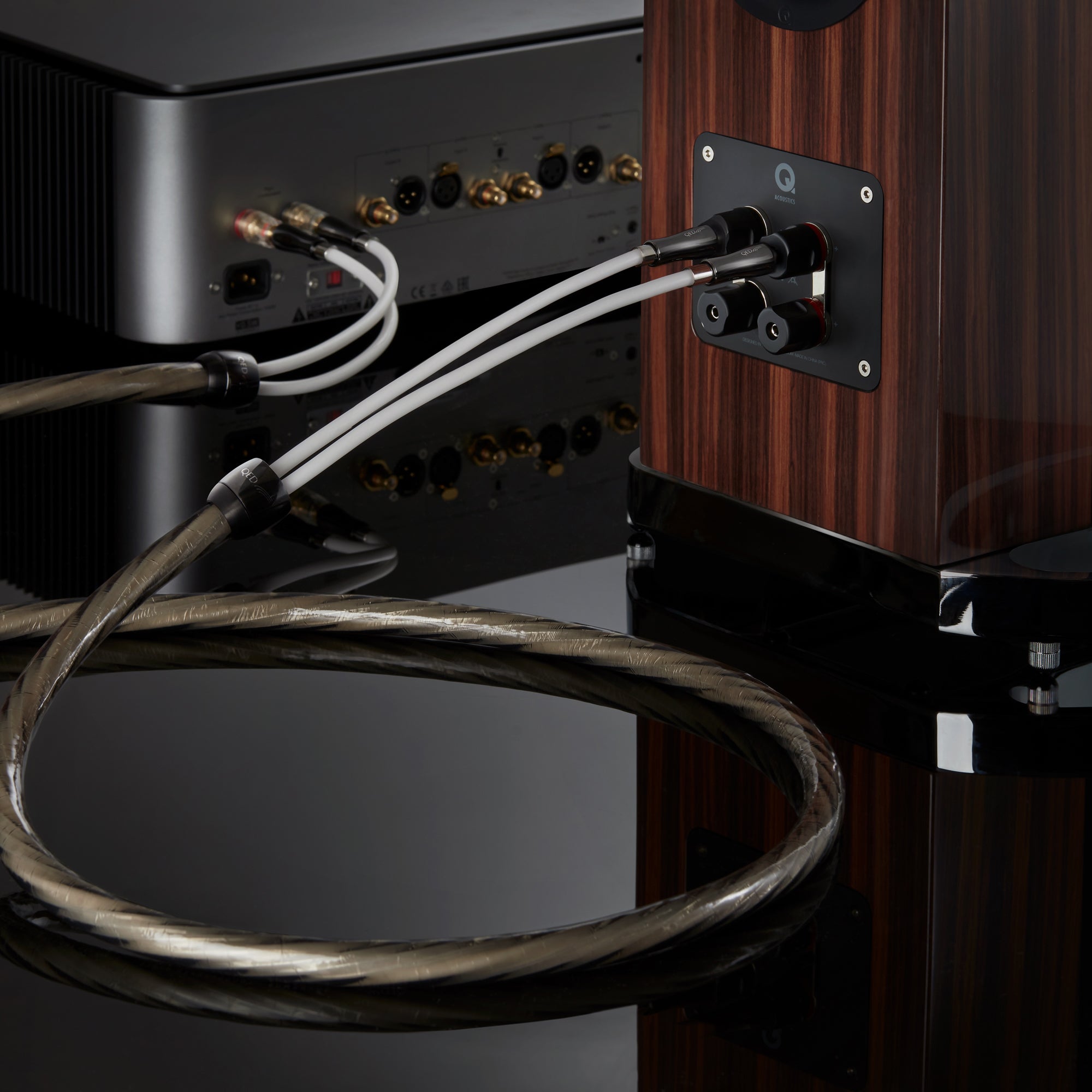 Premium QED Supremus Zr Speaker Cable - Banana Plug Pair for High-End Audio Systems - Perfect for Home Theater & Studio Setup