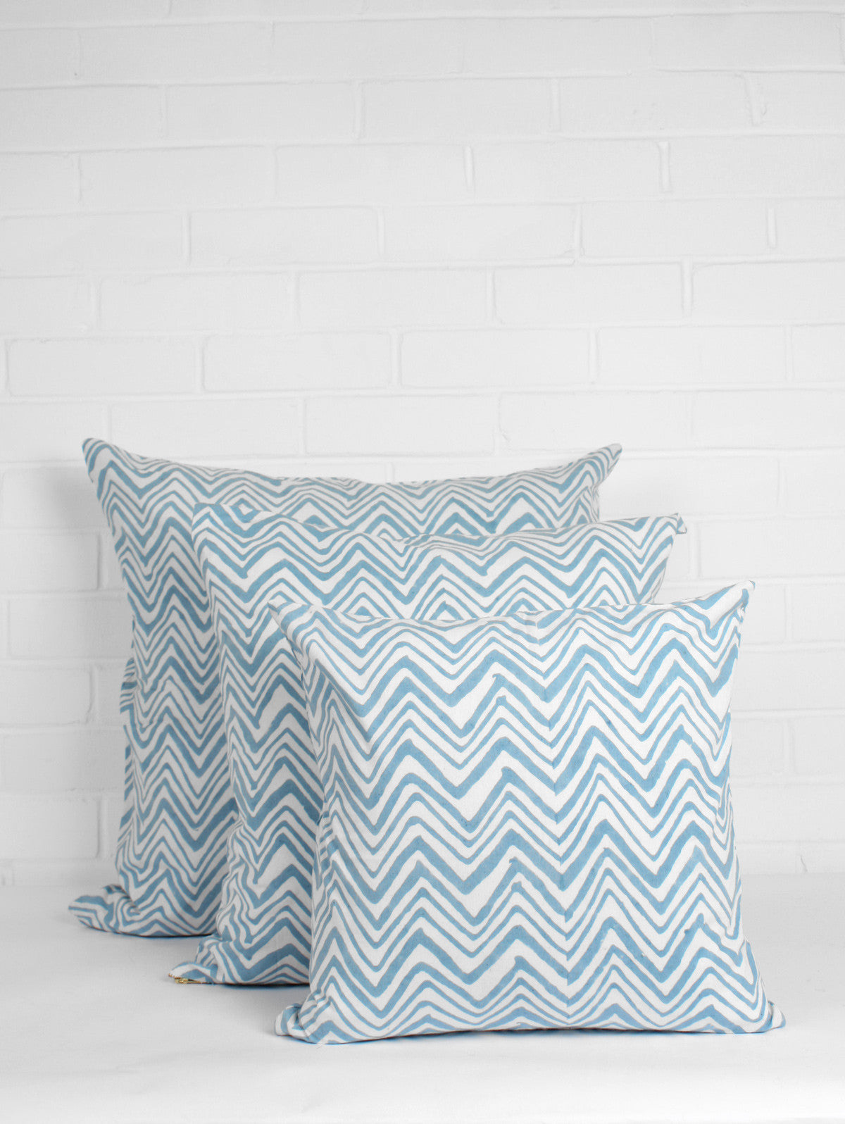 Zigzag Pattern Cushion Cover - Ice Blue Decorative Pillow Case for Sofa, Bed & Home Decor