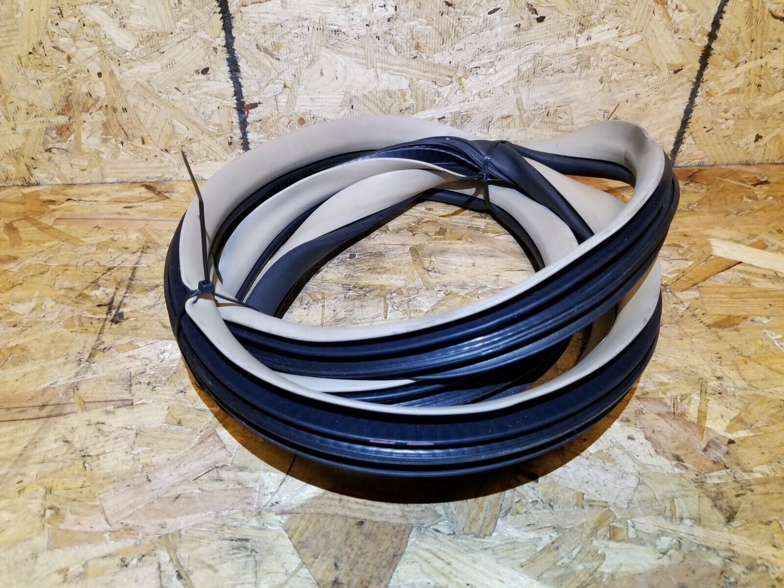 2005-2009 Cadillac SRX Front Right Passenger Side Door Weatherstrip Seal - OEM Replacement Part for Improved Weather Protection & Noise Reduction - Perfect for Rainy Days & Winter Driving