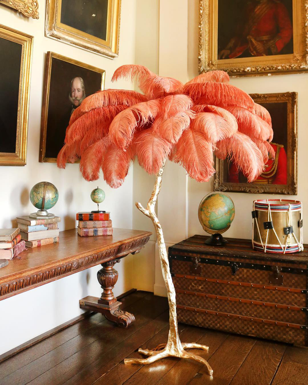 Stylish Ostrich Feather Brass Floor Lamp - Elegant Home Decor for Living Room, Bedroom & Office - Perfect for Ambient Lighting and Modern Interior Design