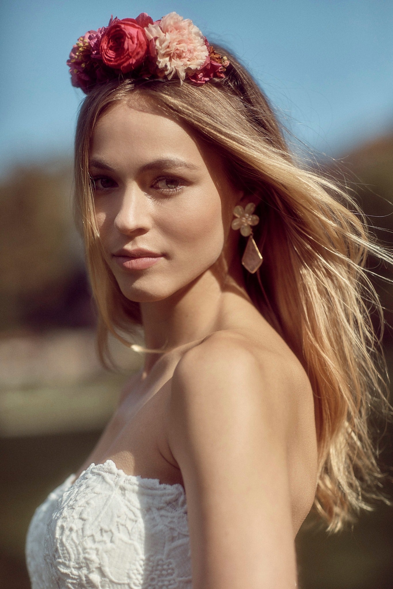 BHLDN Willowby Gambelle Wedding Gown - Elegant Lace Bridal Dress for Romantic Ceremonies & Outdoor Weddings