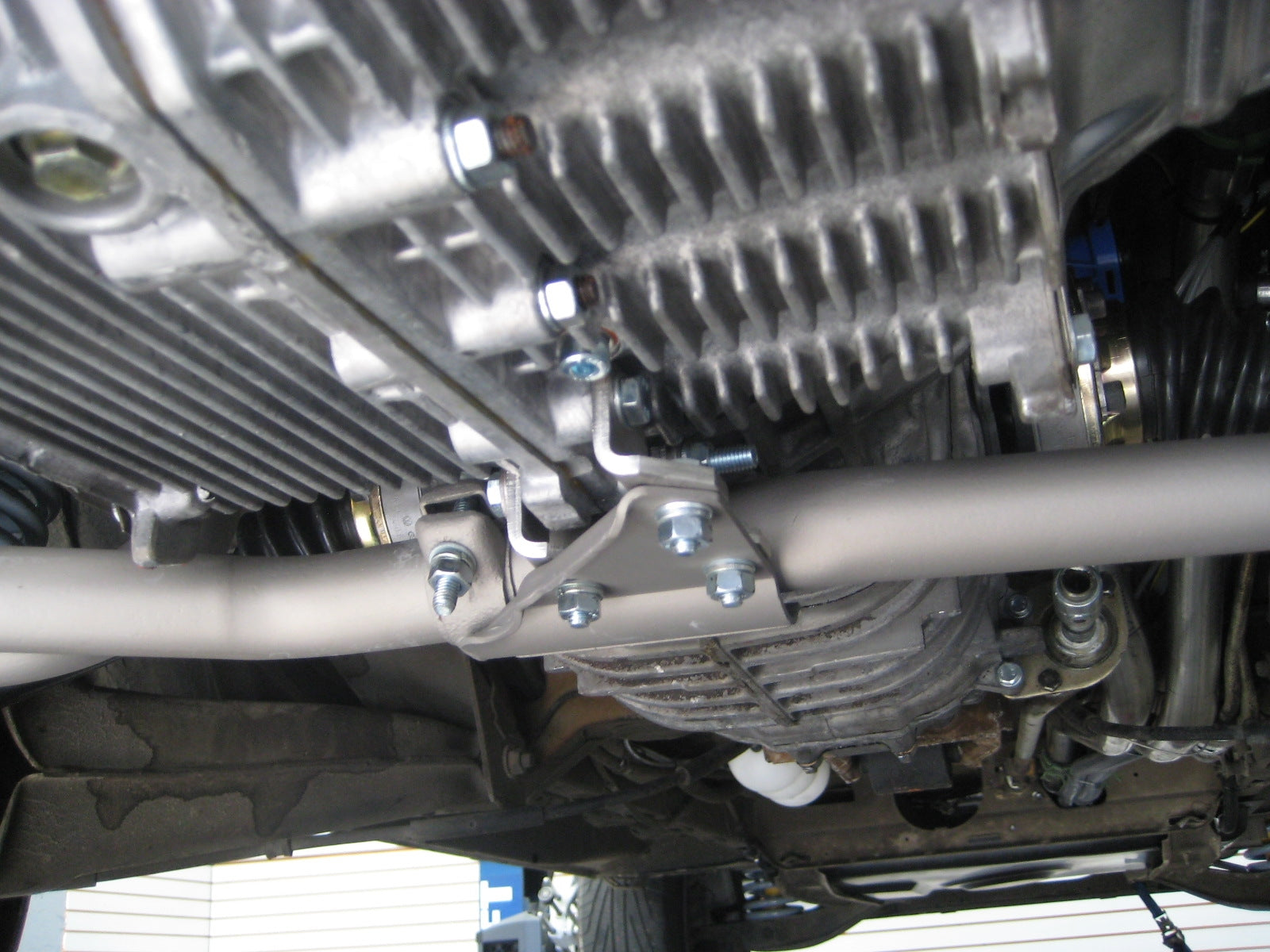 High-Quality Exhaust Engine Bracket Kit for 2WD Late Vanagon - Durable Replacement Part for Improved Performance | Perfect for Off-Roading, Camping & Van Conversions