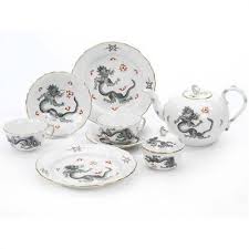 Premium Black Ceramic Dinner Plates - Elegant Ming Dragon Design for Fine Dining, Restaurants & Home Decor