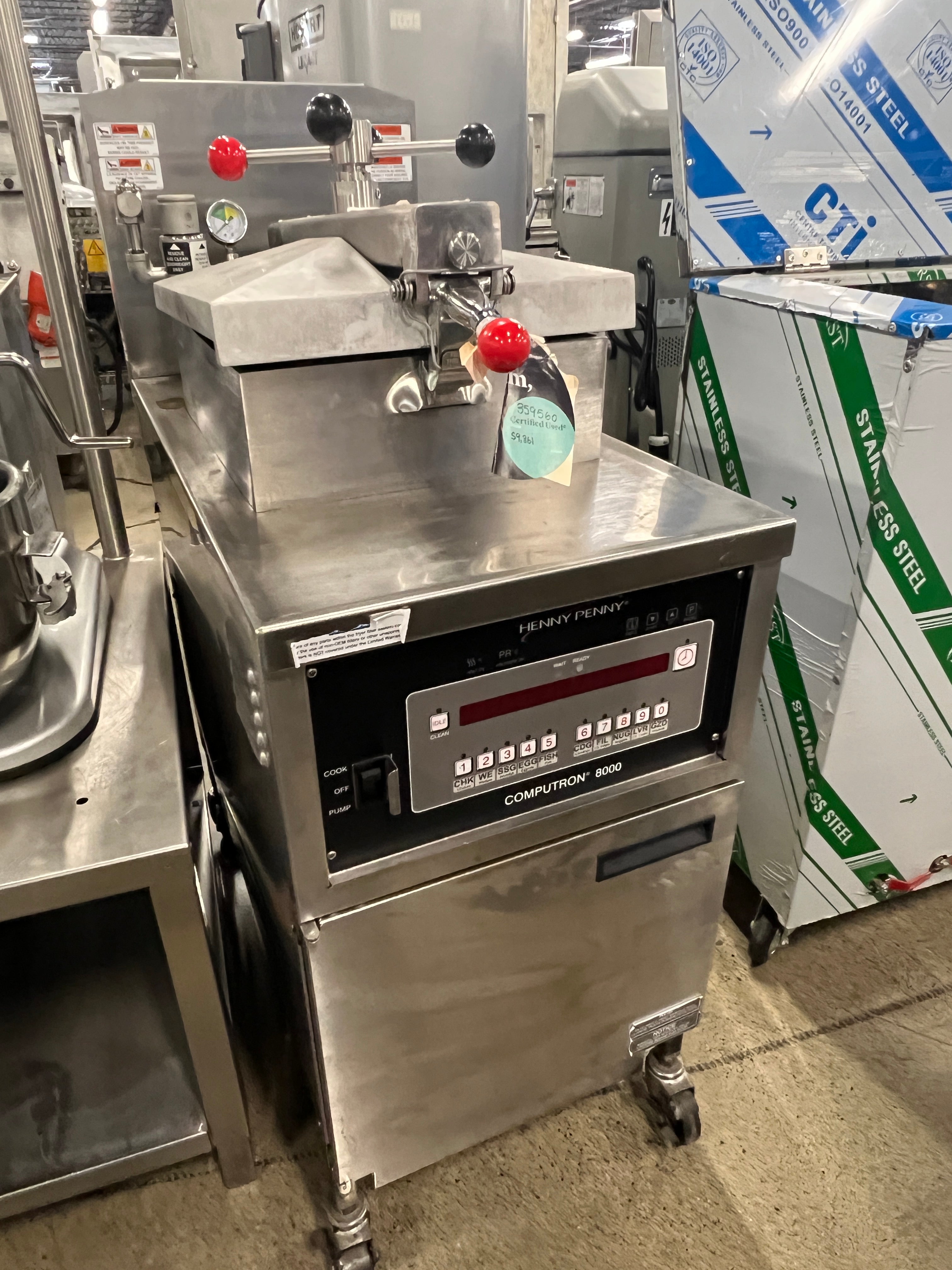 Henny Penny PFG 600 43 Lb Commercial Natural Gas Pressure Fryer - 80,000 BTU High Efficiency | Perfect for Restaurants, Fast Food Chains & Catering Businesses