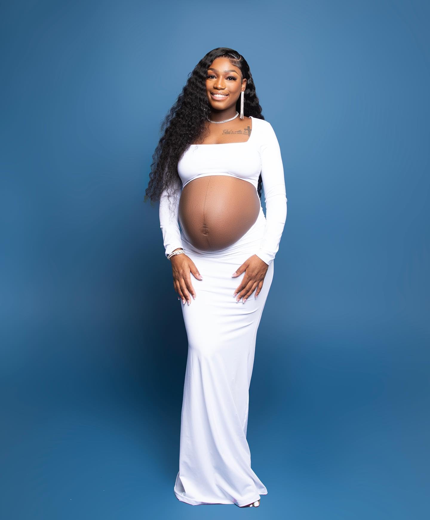 Stylish Open Belly Maternity Dress for Photoshoots - Long Sleeve Square Neck Pregnancy Gown | Perfect for Maternity Photos, Baby Showers & Pregnancy Announcements