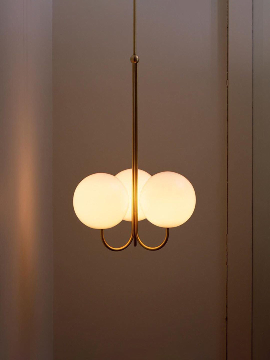 Modern Angle Pendant Light - Adjustable Hanging Fixture for Kitchen Island, Dining Room & Bedroom Lighting - Industrial Vintage Style Ceiling Lamp with Edison Bulb