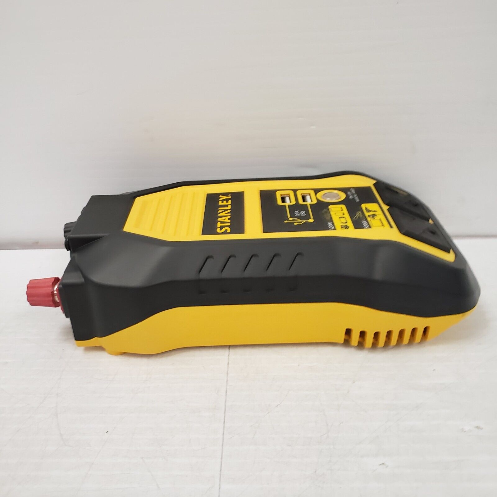 Stanley P1500DCA 1500W Power Inverter with Dual AC Outlets for Car, Truck, RV - Convert 12V DC to 120V AC - Perfect for Camping, Road Trips & Emergency Power Outages