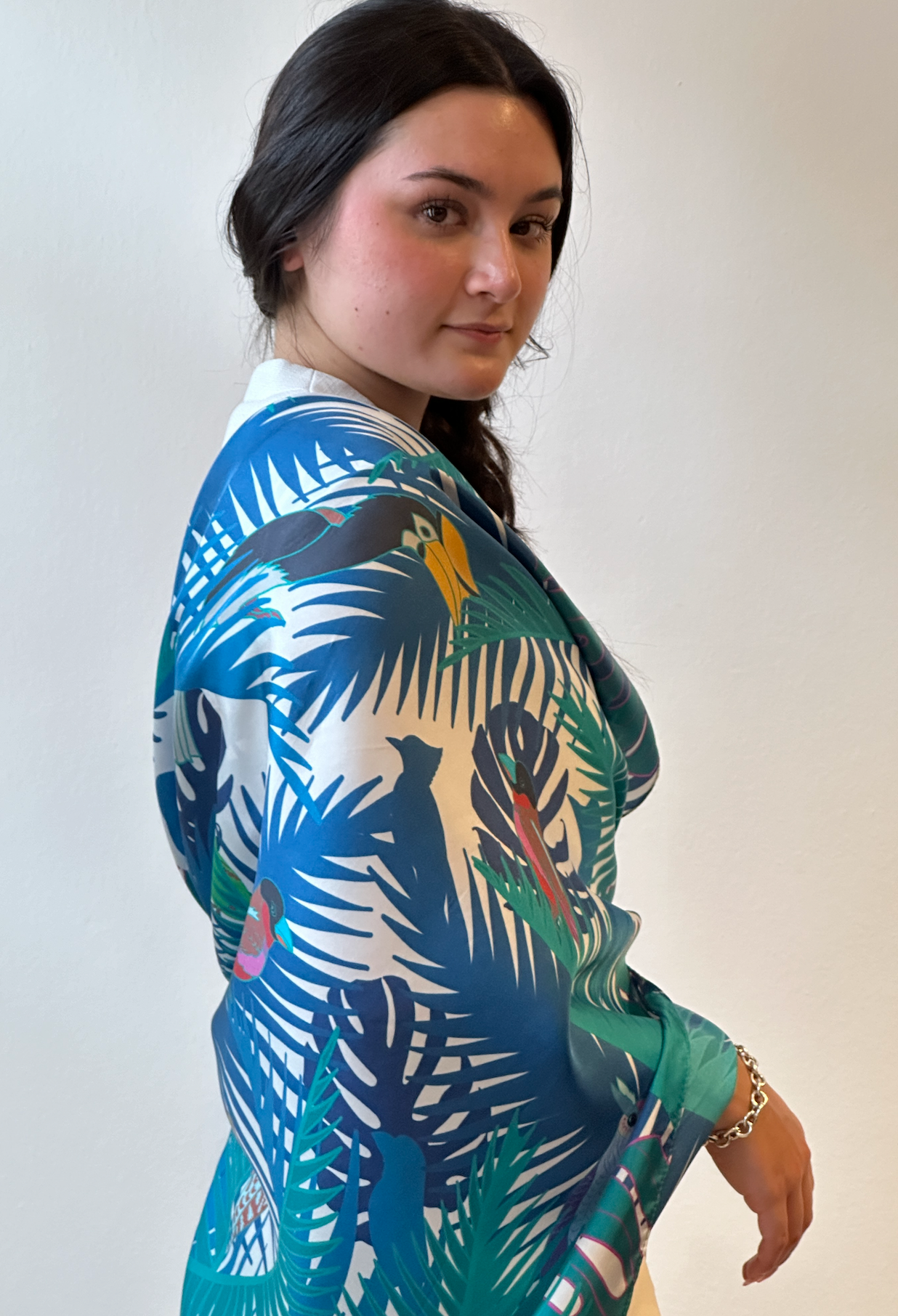 Exquisite Singaporean Islands Bird Silk Scarf - Handmade Avian Wildlife Design - Perfect for Travel, Gift & Fashion Accessories
