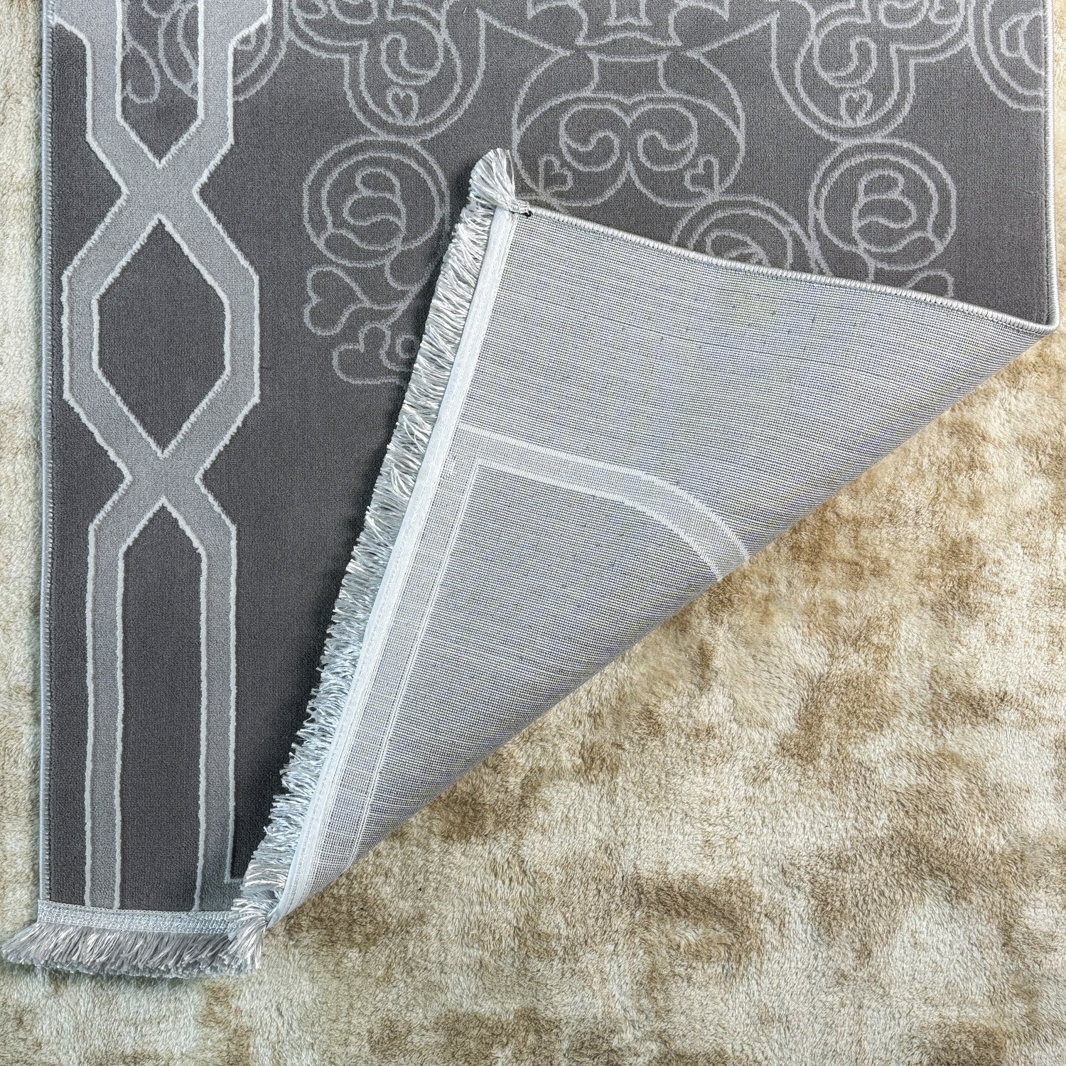 Premium Islamic Prayer Mat with Beautiful Designs - Perfect Gift for Muslims - Ideal for Home, Mosque, and Travel Use