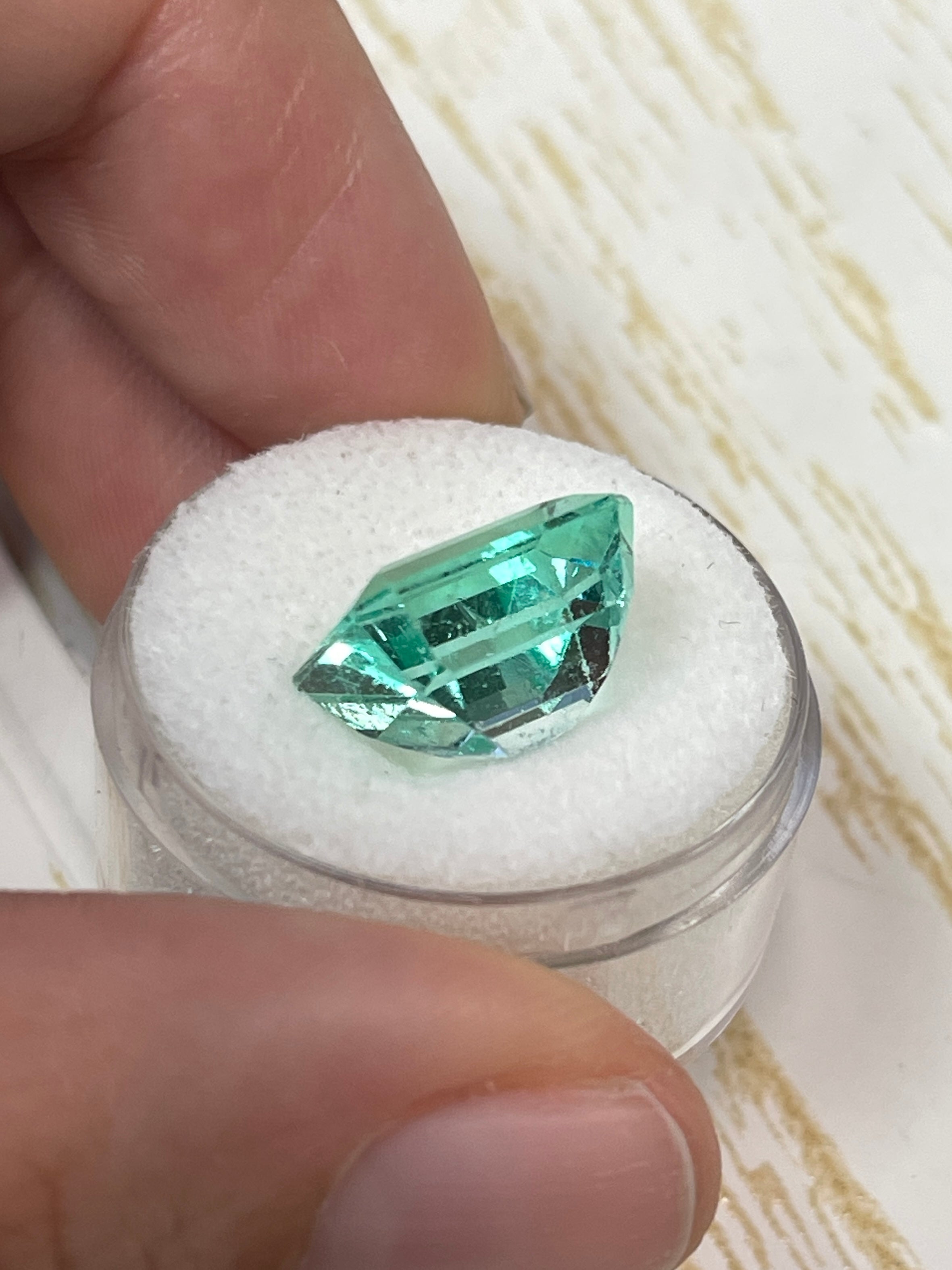 10.26 Carat VS Green Colombian Emerald Loose Gemstone - 13x11mm Emerald Cut for Jewelry Making, Engagement Rings & Luxury Gifts