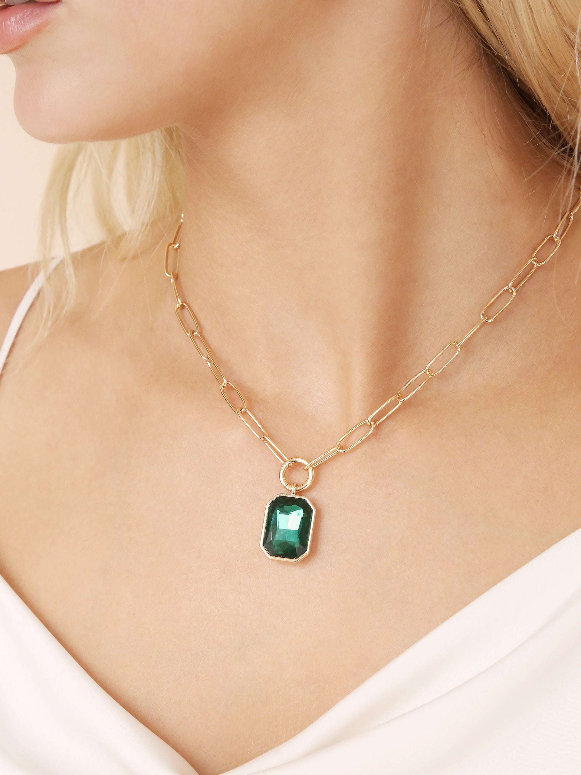 Emerald Green Deco Pendant Necklace for Women - Vintage Art Deco Style Jewelry Gift - Perfect for Parties, Weddings & Special Occasions