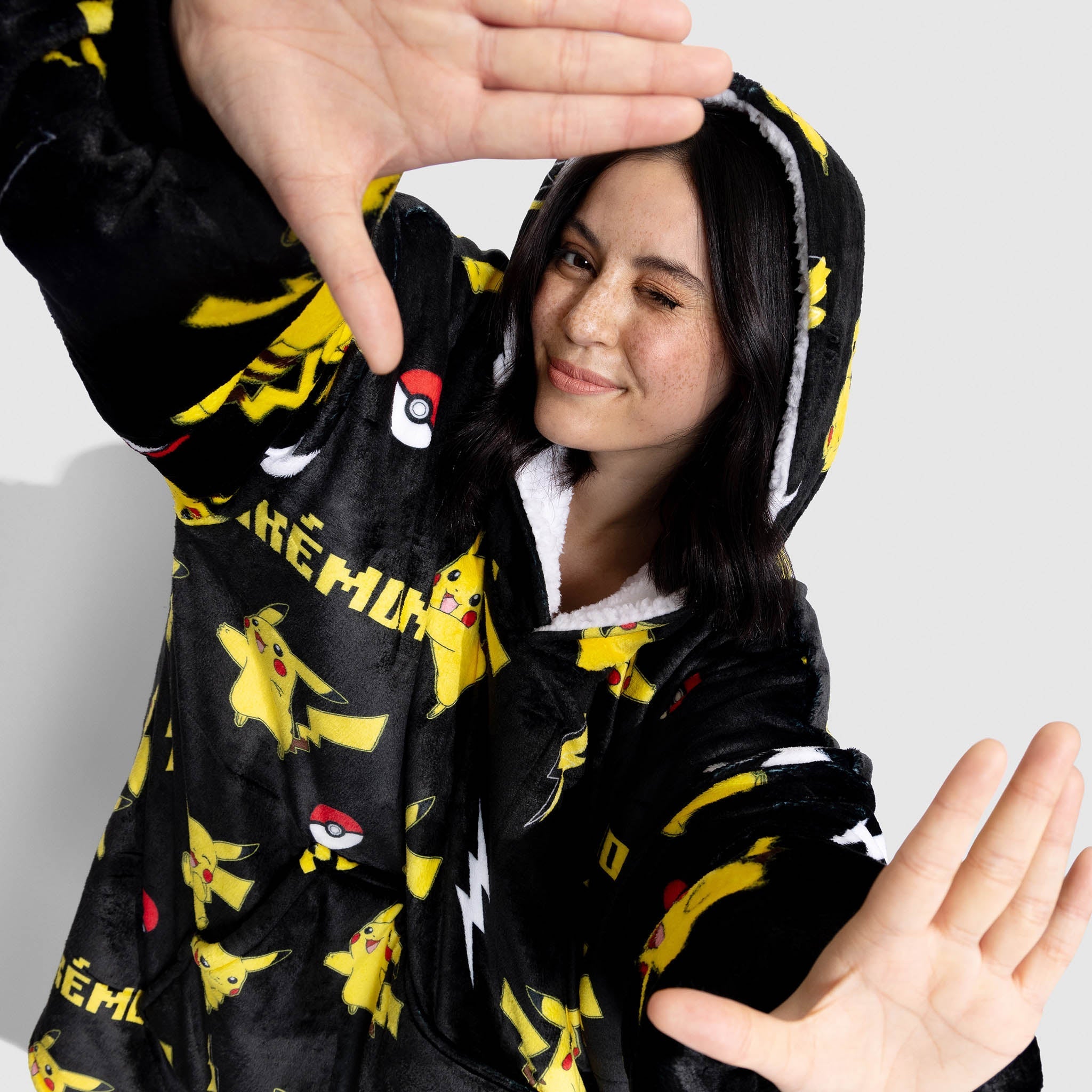 Original Title: Pikachu Oodie   Optimized Title: Pikachu Hooded Blanket Oodie - Soft Fleece Wearable Blanket for Adults & Kids - Perfect for Cozy Nights, Movie Time & Gaming - Official Pokemon Merchandise