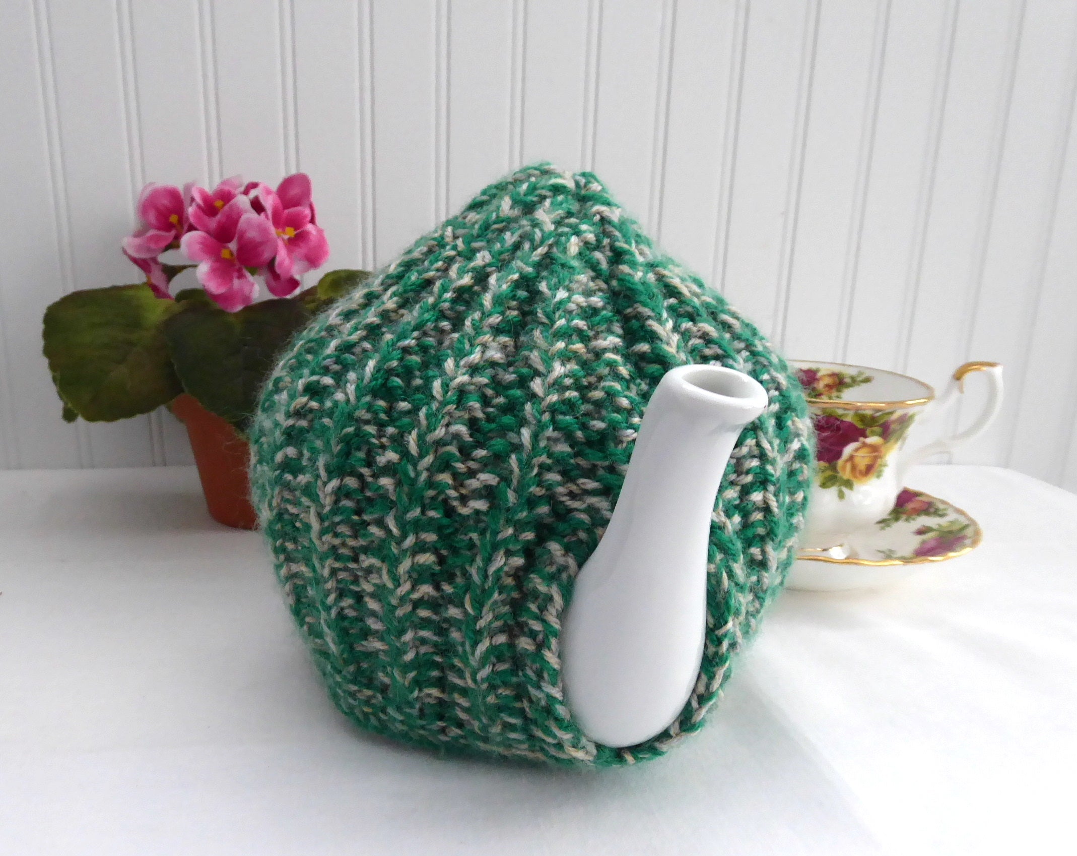 Vintage 1970s Knitted Stretchy Tea Cosy - Variegated Green & Tan English Tea Pot Cover, Handmade Cozy for Medium Tea Pots | Perfect for Afternoon Tea, Tea Parties & British Tea Traditions