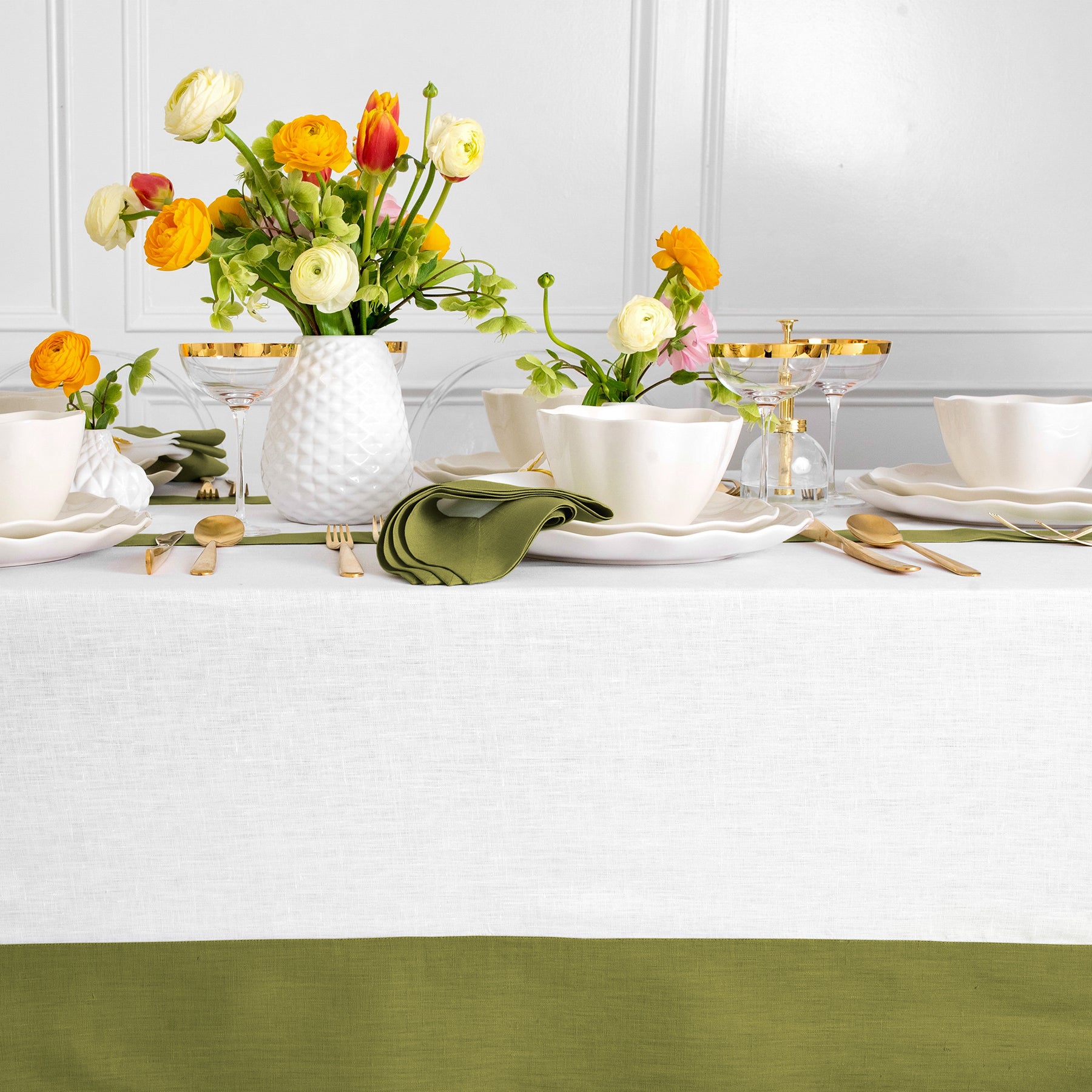 Stylish Contempo Tablecloth - Waterproof & Wrinkle-Free - Perfect for Dining, Parties & Home Decor
