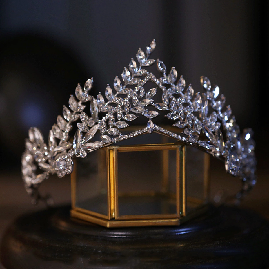 Sparkle Masterful Goddess Tiara - Elegant Rhinestone Crown for Women, Bridal Party, Pageant & Cosplay - Perfect for Weddings, Prom, Birthday Parties & Costume Events