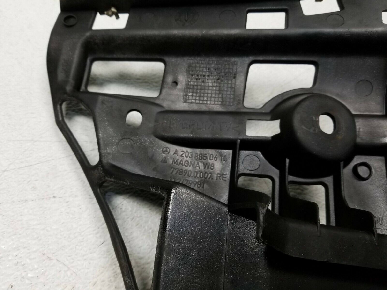 02-06 Mercedes Benz W203 C230 Coupe Rear Bumper Guide Bracket - OEM Replacement Parts (2-Piece Set) - Perfect for Repair & Restoration Projects