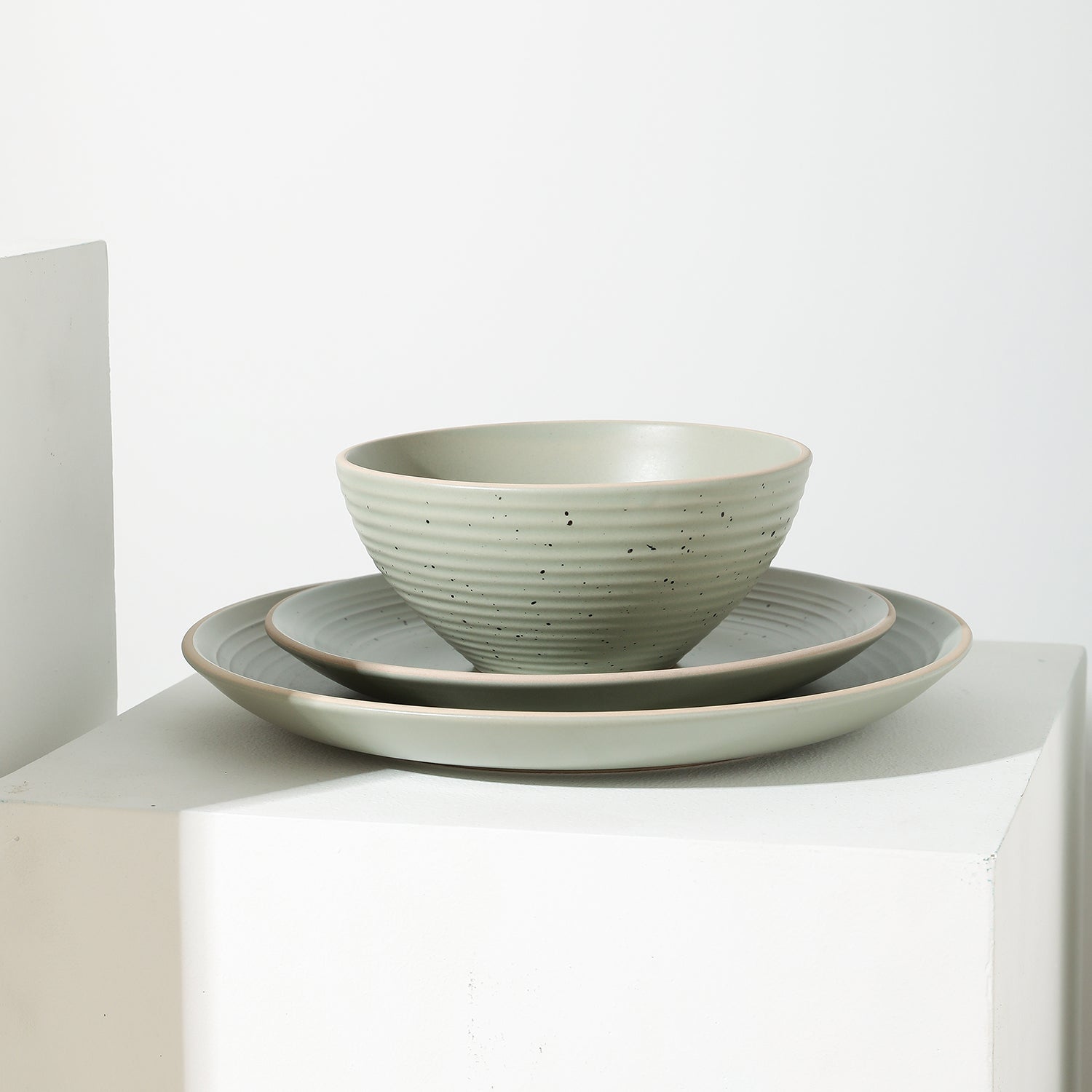 Premium Lauren Stoneware Dinnerware Set - Elegant Green 16-Piece Set for Everyday Dining & Entertaining | Durable & Stylish Tableware for Family Meals, Dinner Parties & Special Occasions