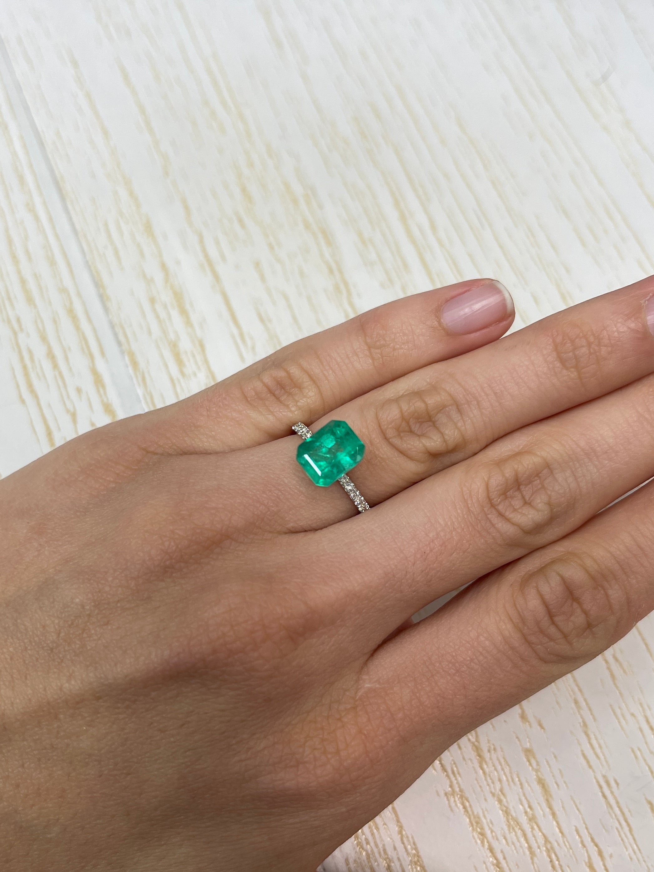 2.91 Carat 10x8mm Medium Green Colombian Emerald - Emerald Cut Gemstone for Engagement Rings & Fine Jewelry | Natural Earth-Mined Emerald for Necklaces, Earrings & Luxury Gifts