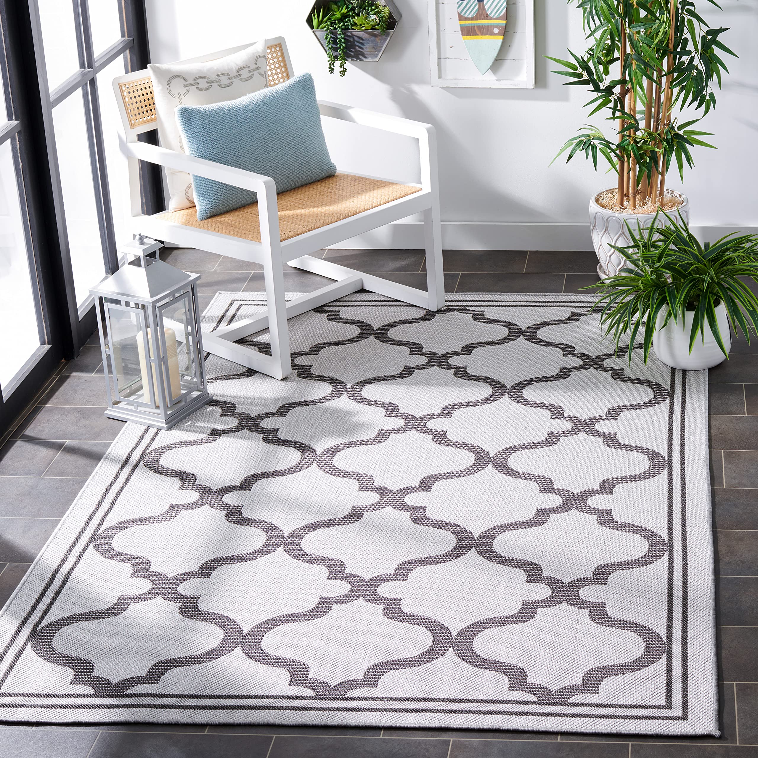 SAFAVIEH Bermuda Collection Area Rug - 6'7