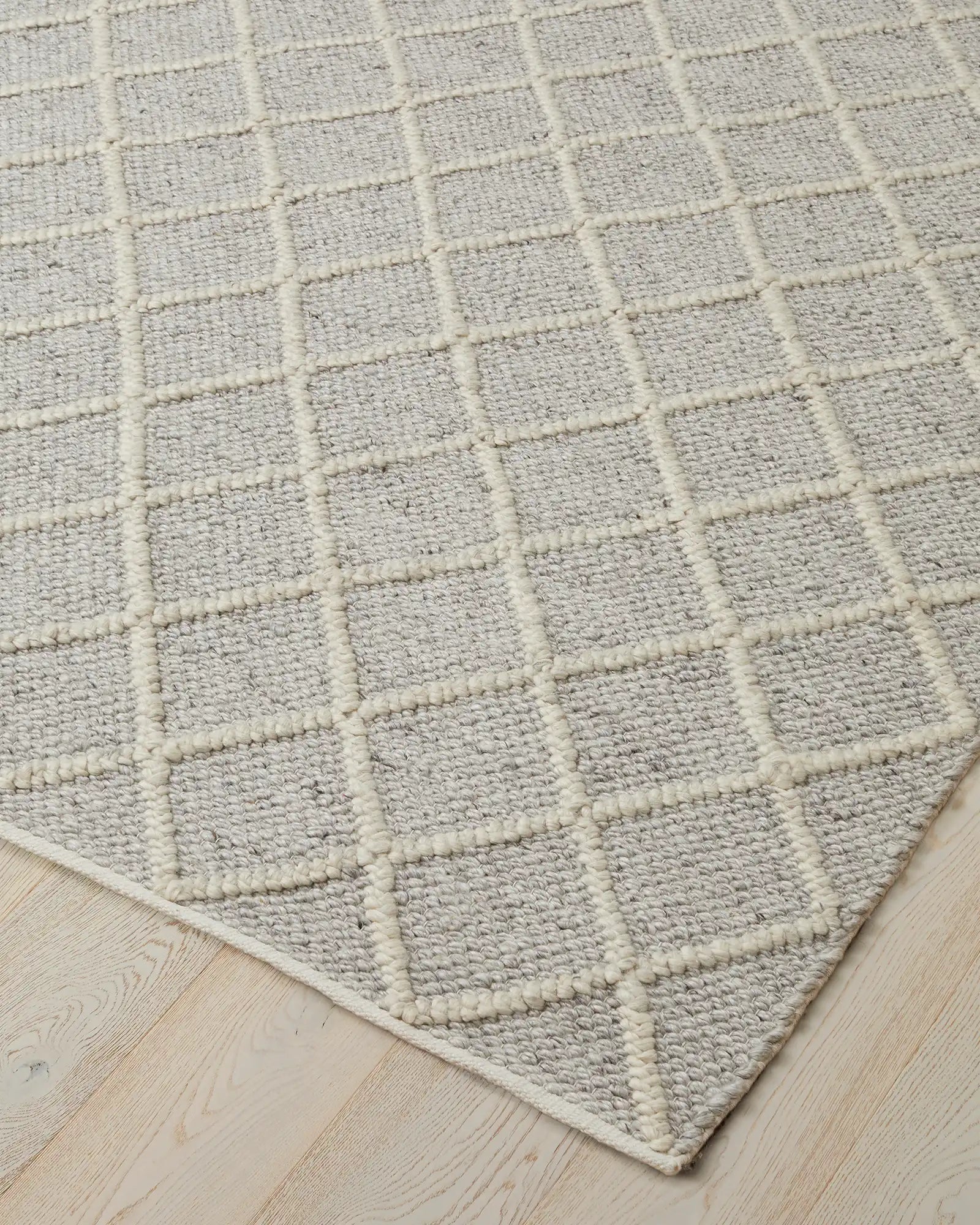 Premium Mitre Rug Feather - Soft & Durable Feather Decor for Home, Bedroom, Living Room - Perfect for Boho, Farmhouse & Modern Interior Design Styles