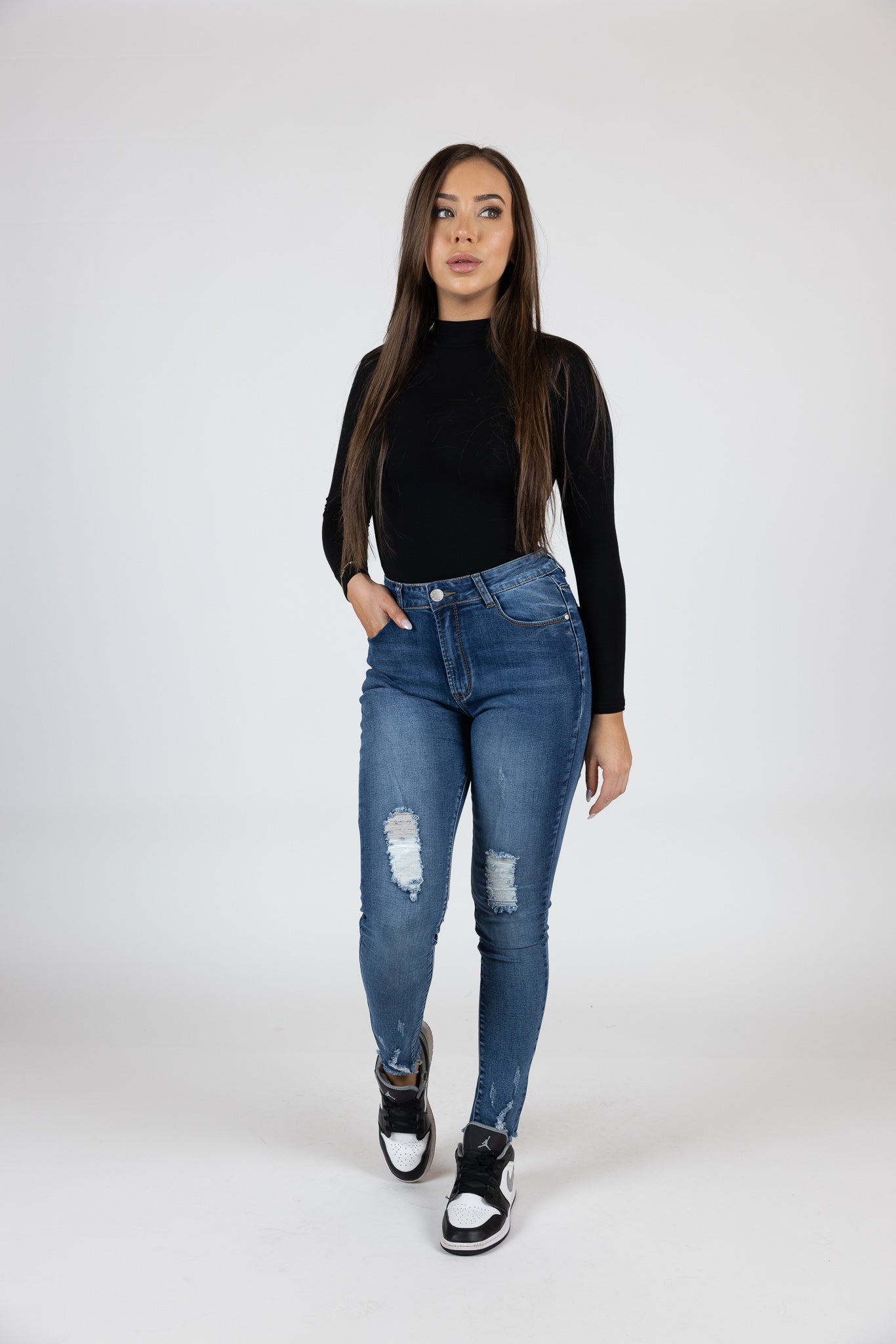 Distressed Frayed Hem Jeans for Women - High Waisted Ripped Denim Pants with Vintage Wash - Perfect for Casual Outfits, Street Style & Everyday Wear