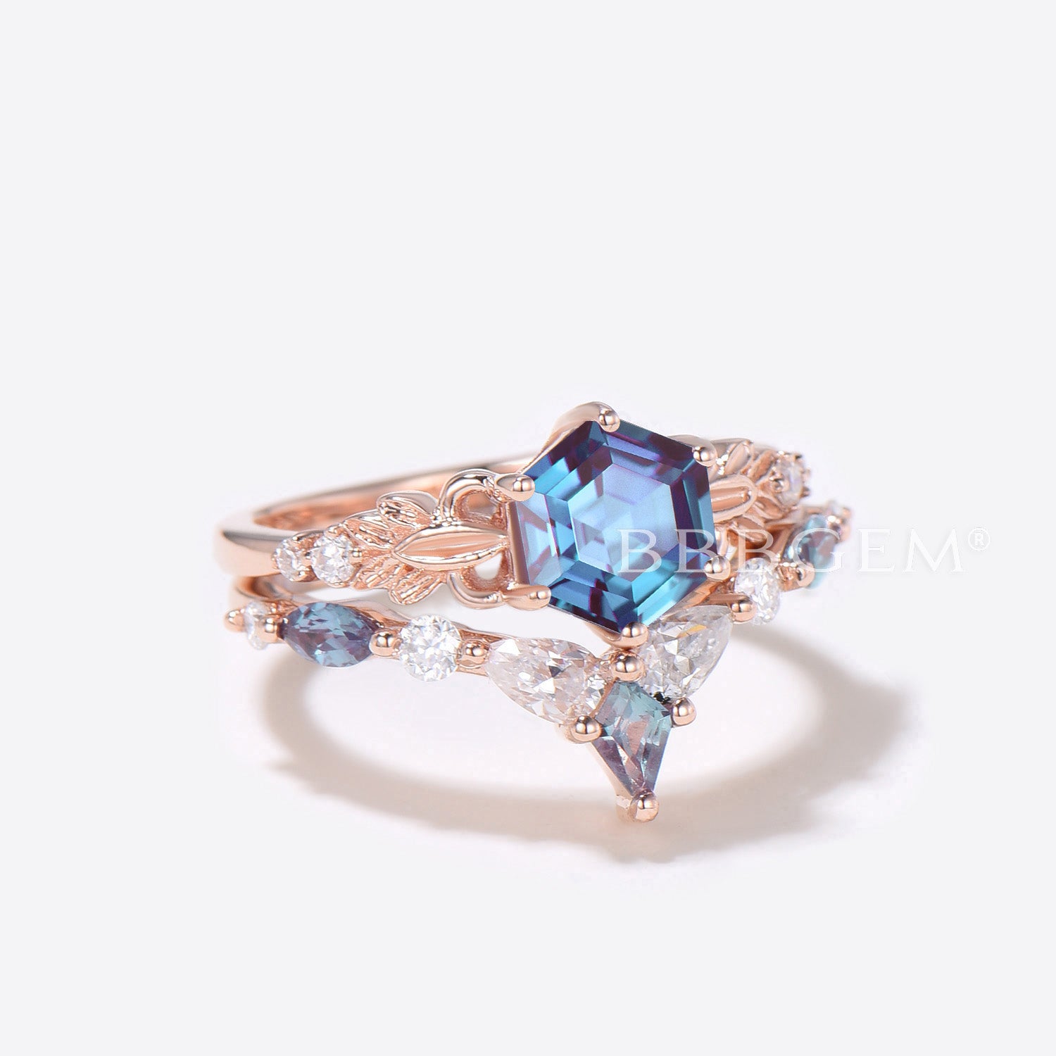 Hexagon Cut Alexandrite Leaf Engagement Ring & Wedding Band Set for Women - Perfect for Nature-Inspired Bridal Jewelry & Romantic Proposals