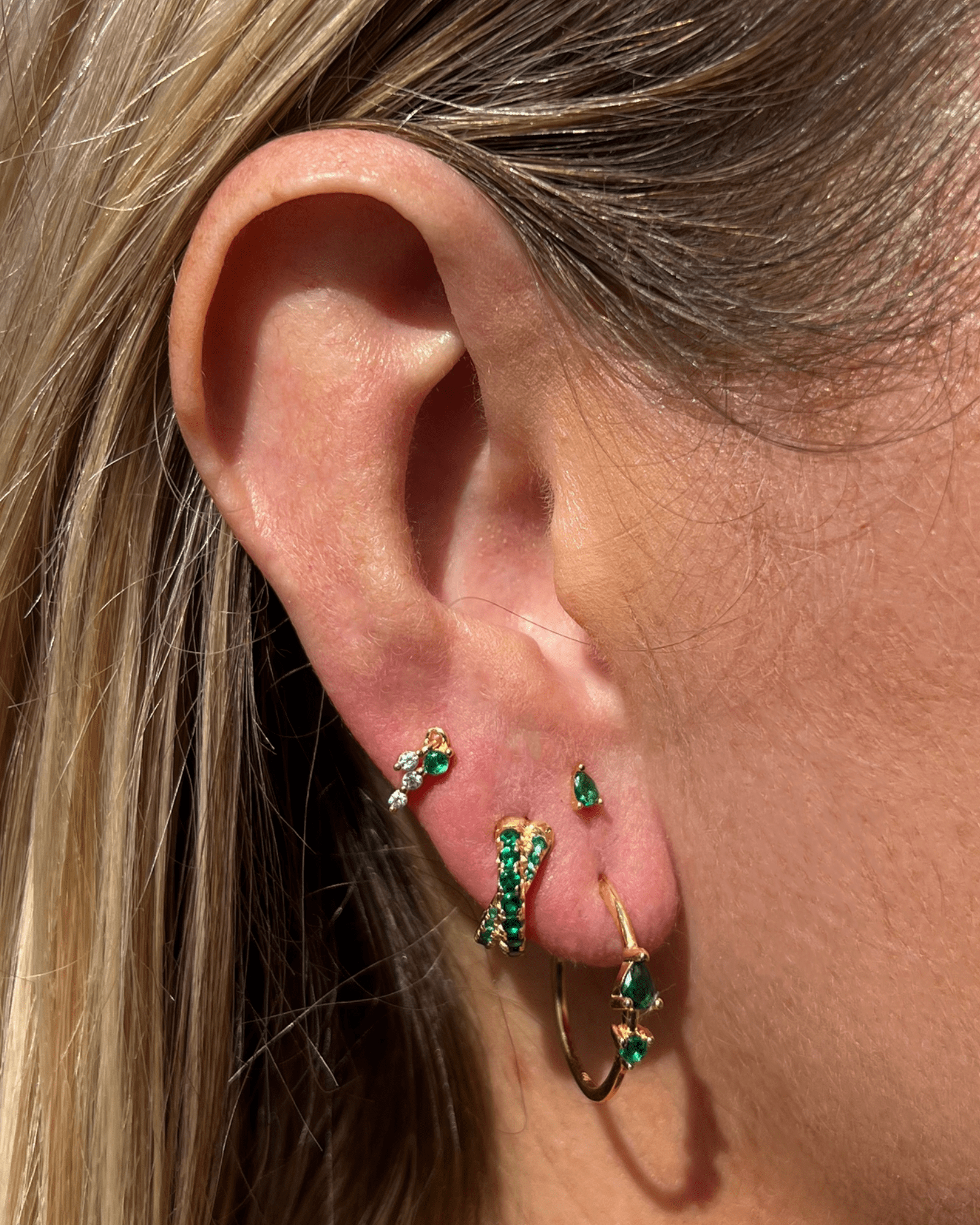 Izoa Green Bindi Stud - Traditional Indian Forehead Jewelry for Weddings, Festivals & Cultural Events